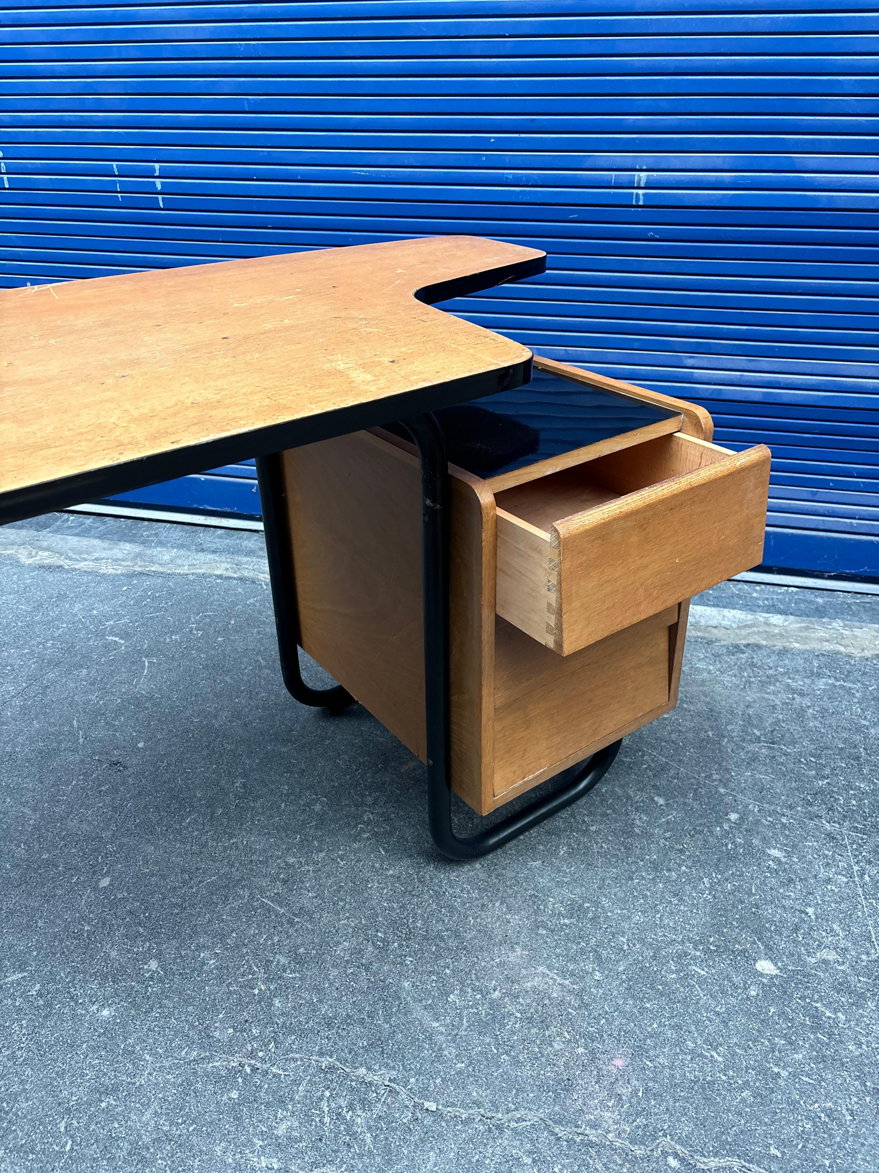 Robert Charroy Schreibtisch für Anthony Universität im Angebot 5