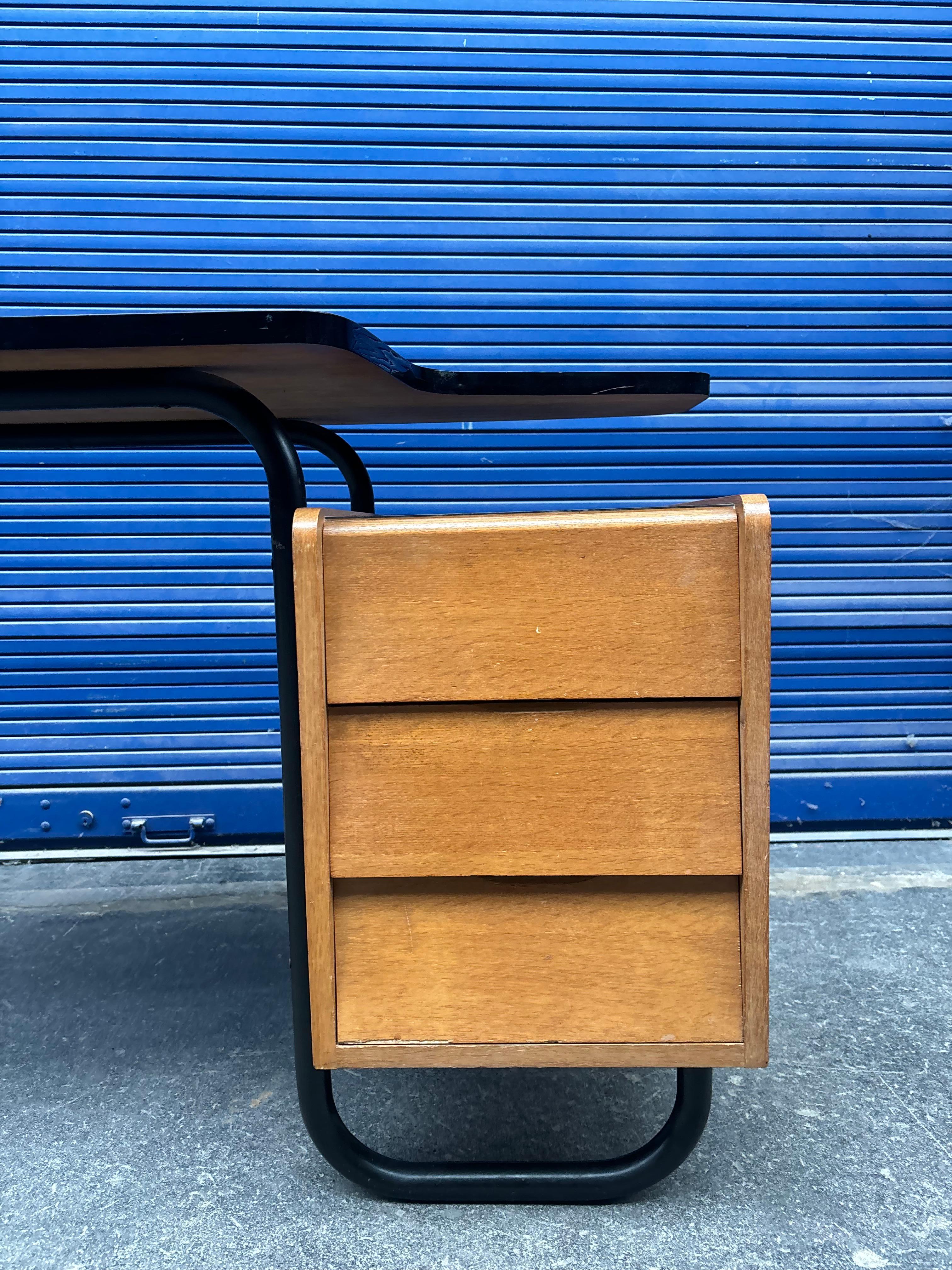 Robert Charroy Schreibtisch für Anthony Universität im Angebot 9