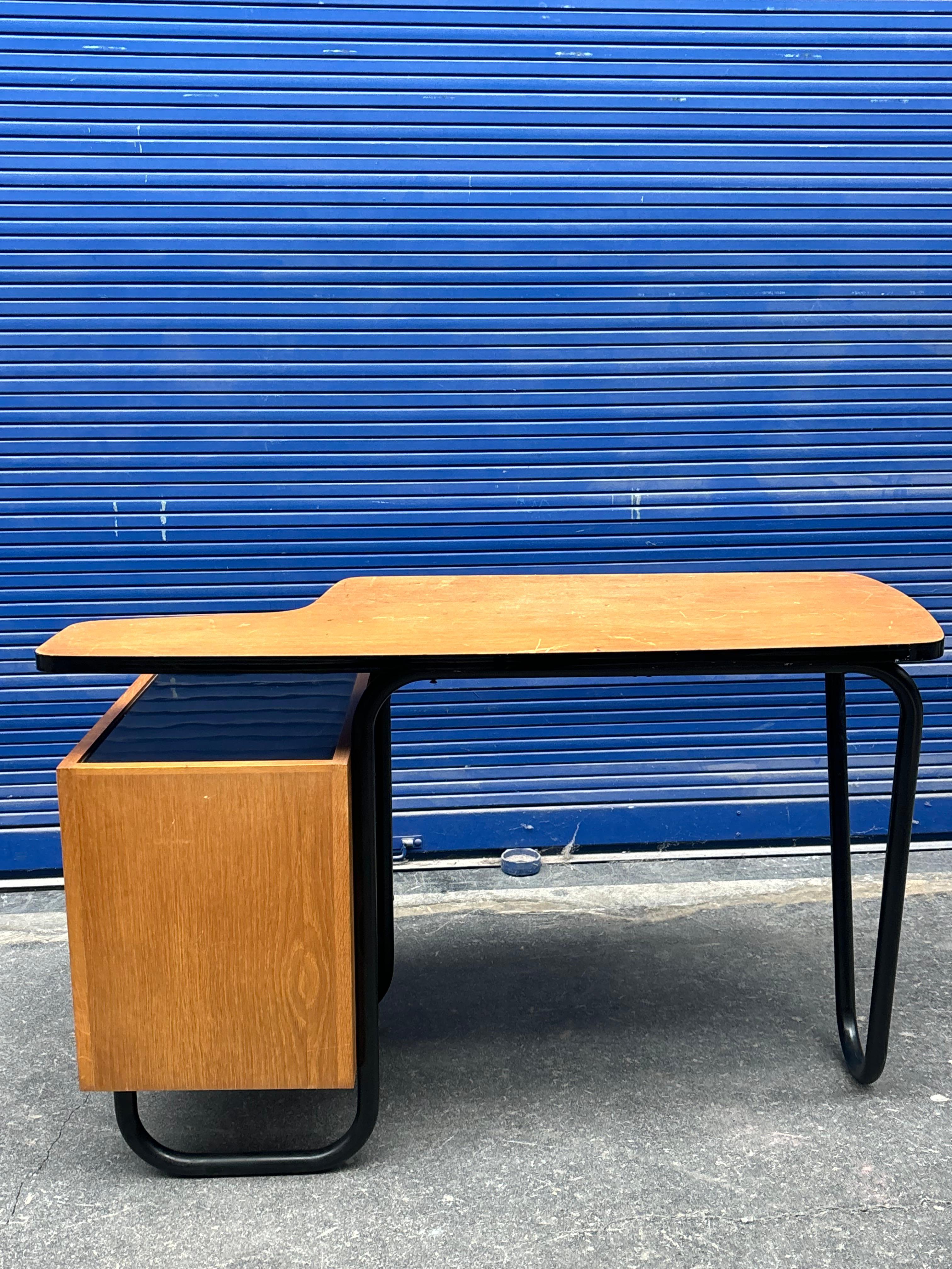 Robert Charroy Schreibtisch für Anthony Universität im Angebot 10