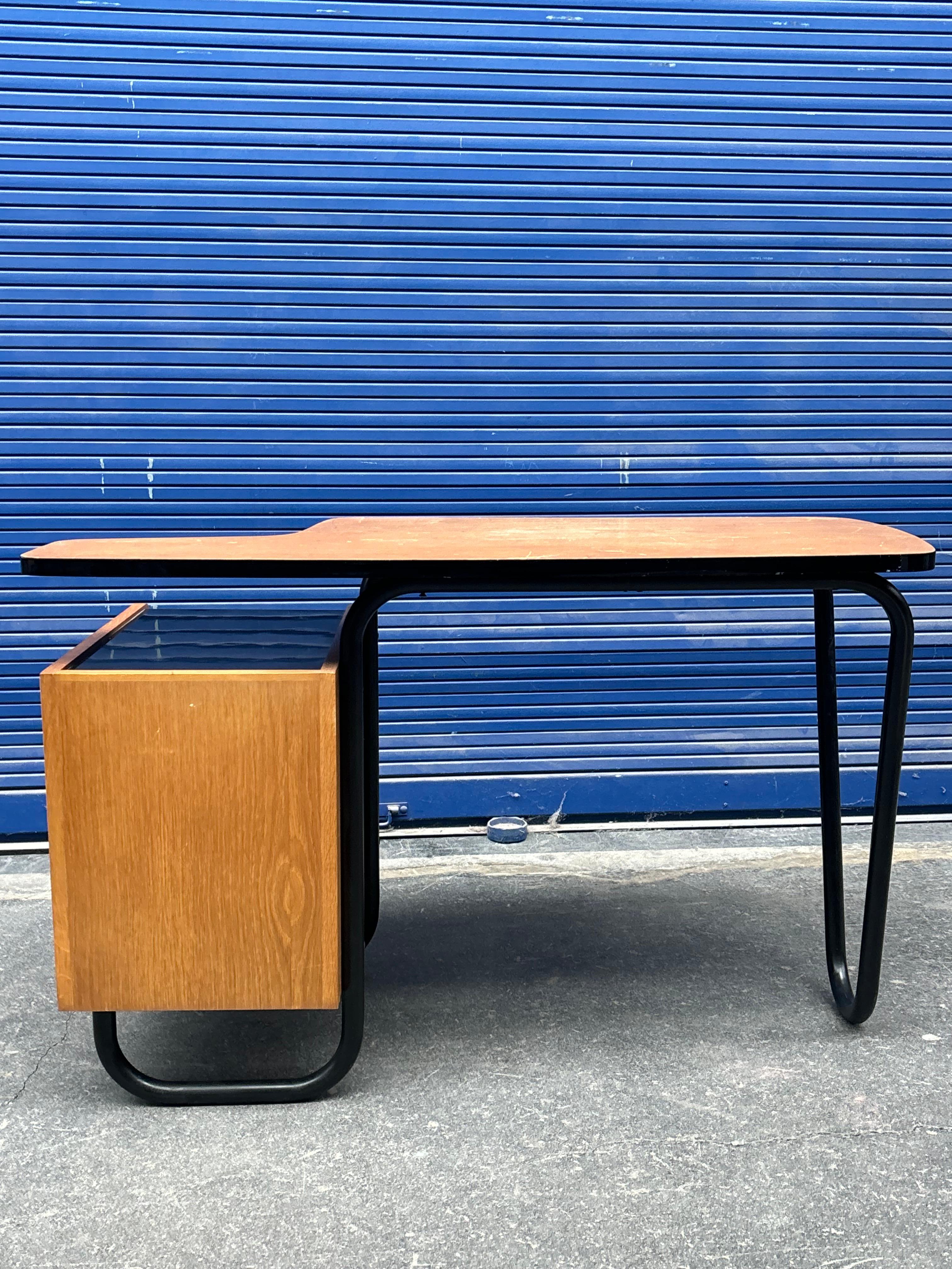 Robert Charroy Schreibtisch für Anthony Universität im Angebot 11