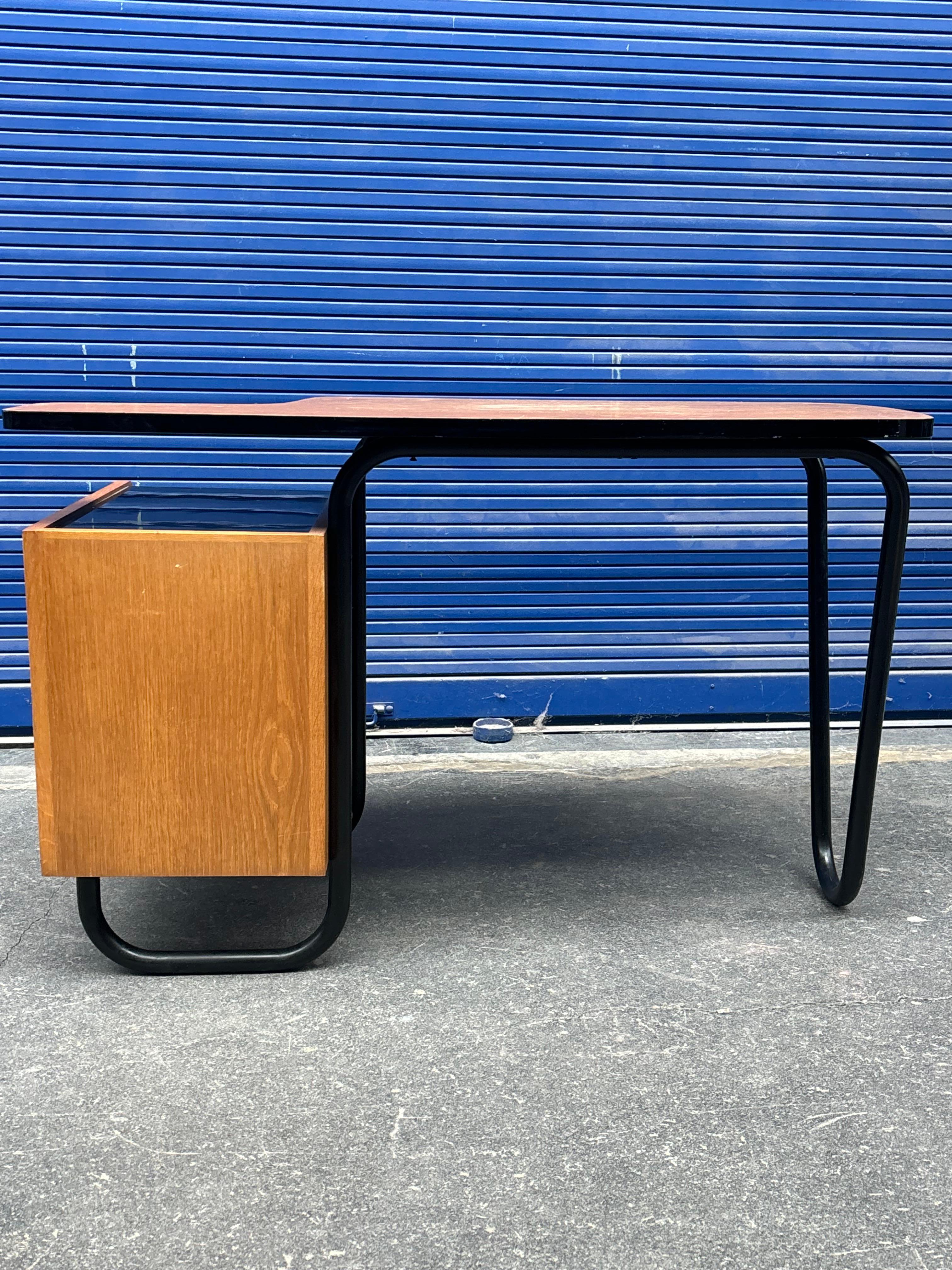 Robert Charroy Schreibtisch für Anthony Universität im Angebot 12