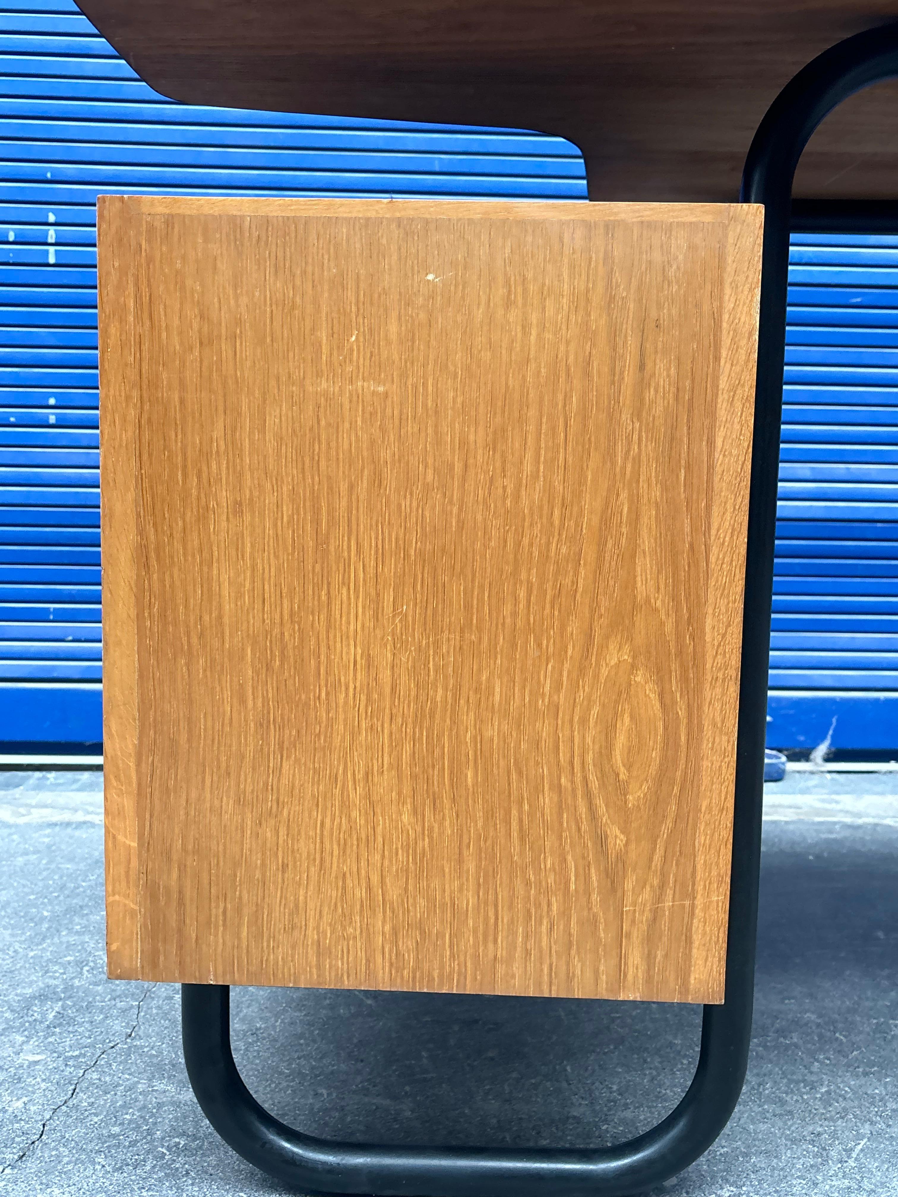 Robert Charroy Schreibtisch für Anthony Universität im Angebot 13