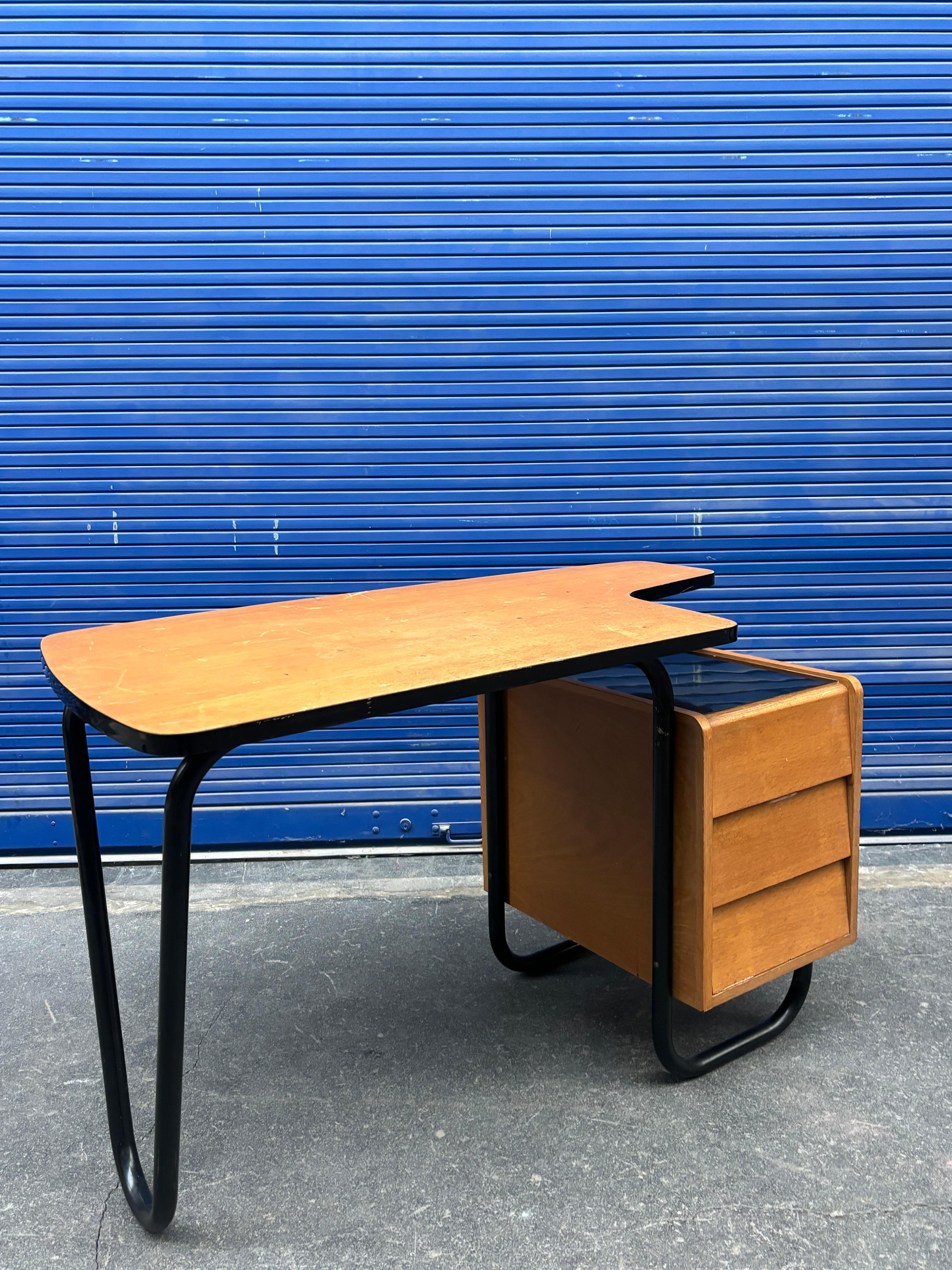 Robert Charroy Schreibtisch für Anthony Universität (Französisch) im Angebot