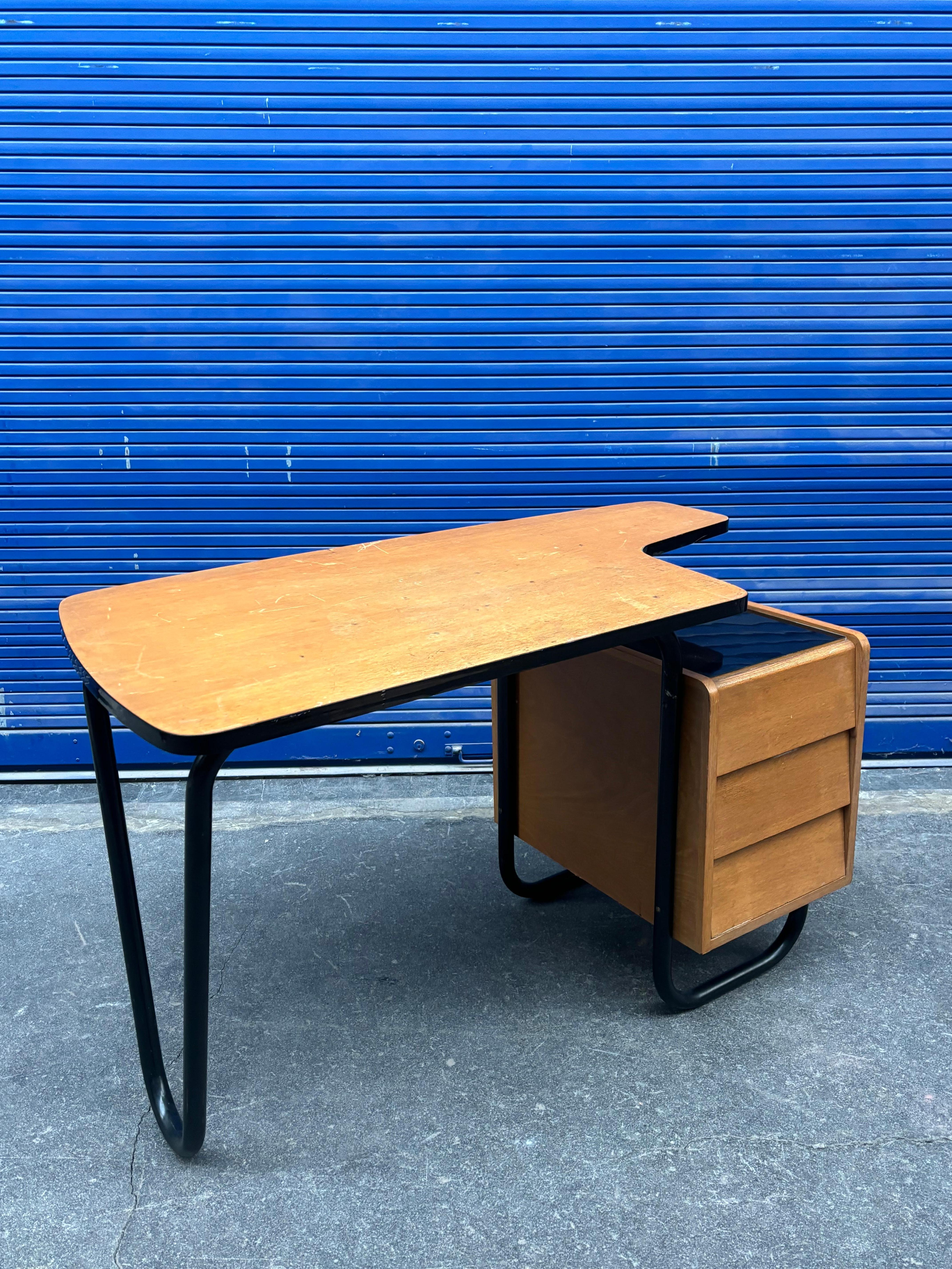 Robert Charroy Schreibtisch für Anthony Universität im Zustand „Gut“ im Angebot in SAINT-OUEN-SUR-SEINE, FR