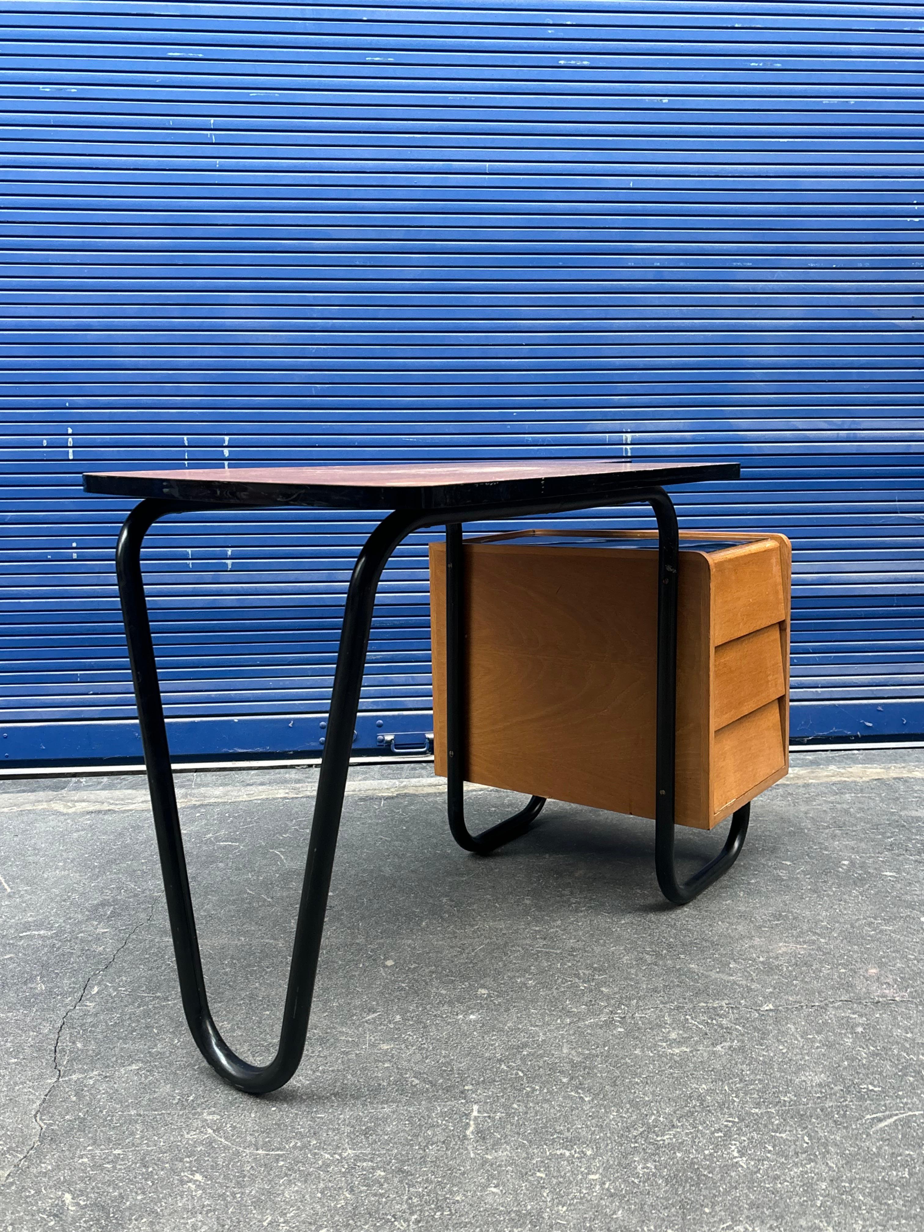 Robert Charroy Schreibtisch für Anthony Universität (Metall) im Angebot