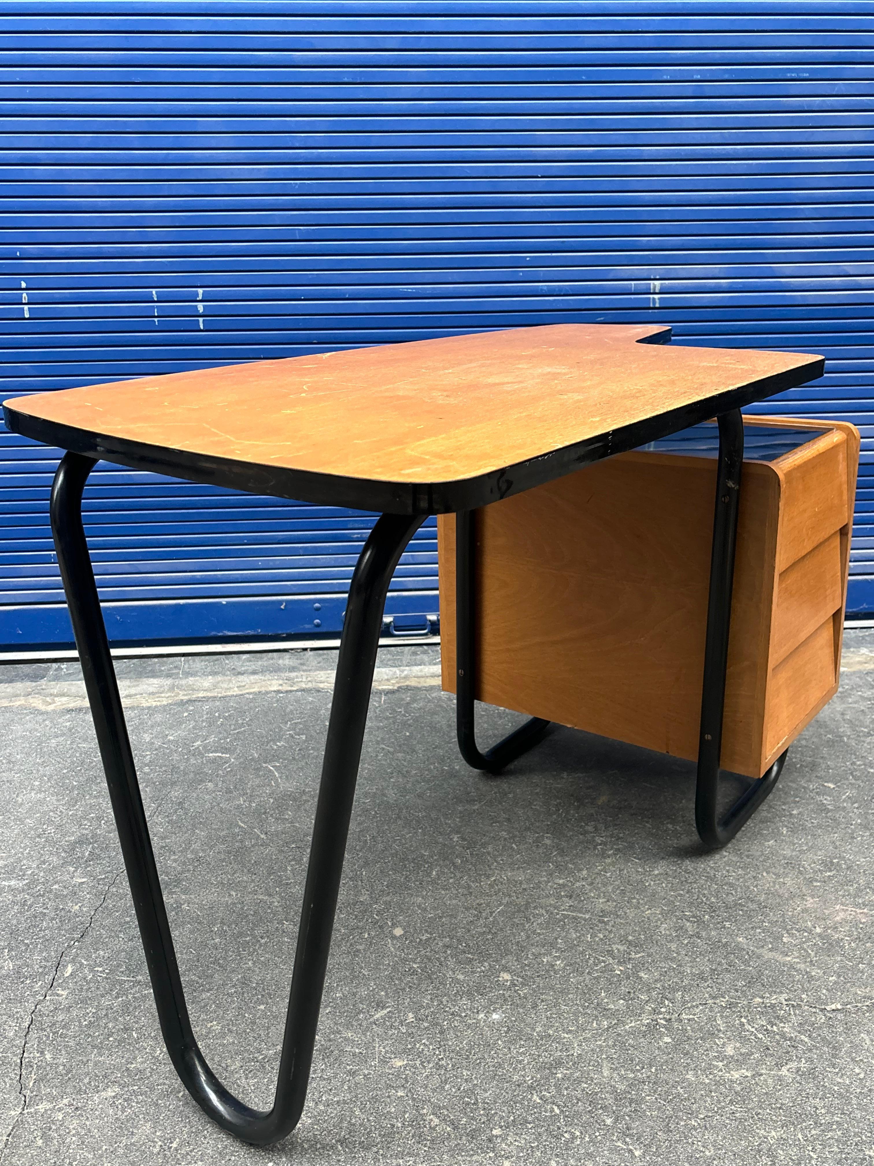 Robert Charroy Schreibtisch für Anthony Universität im Angebot 2