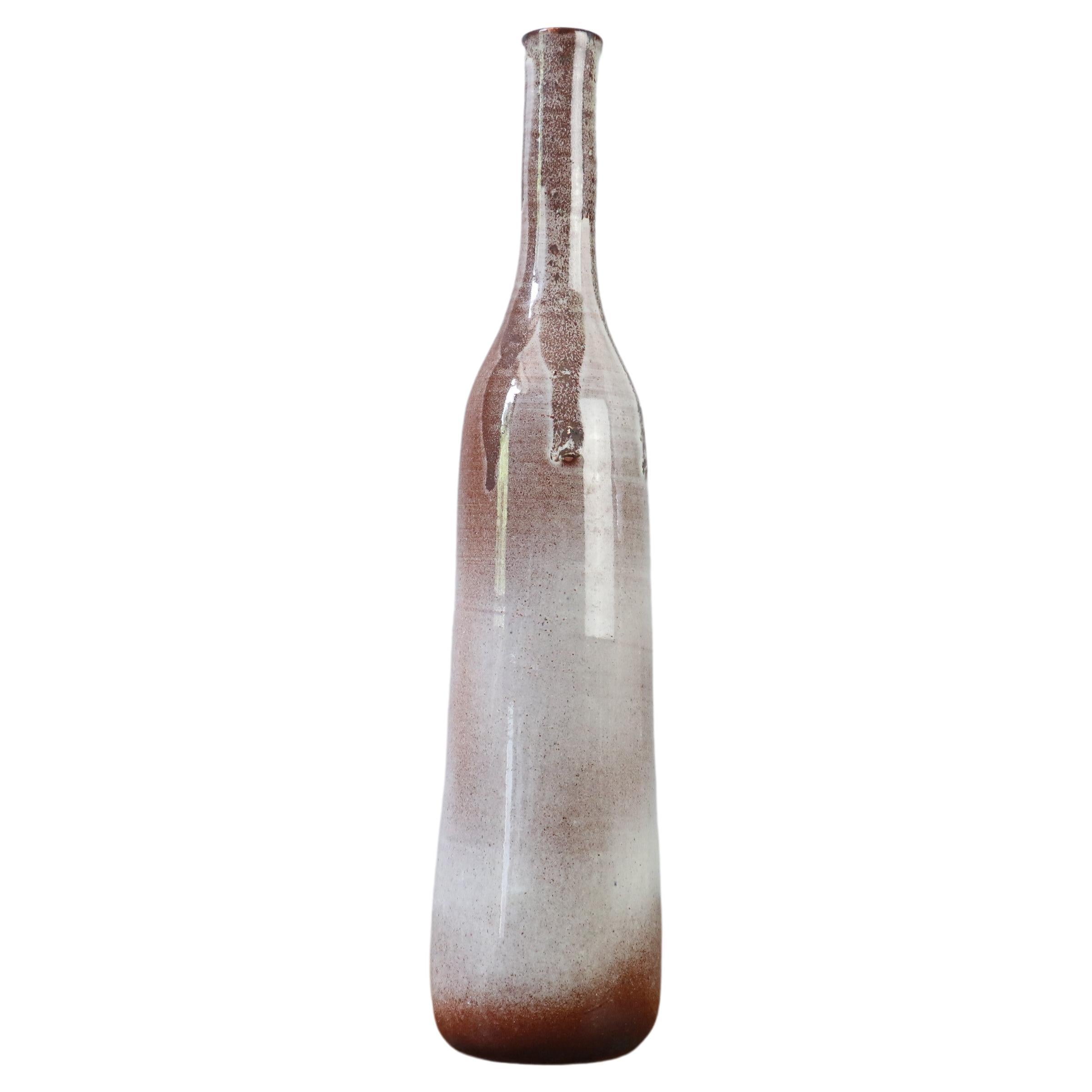 Robert Chiazzo, Ceramic vase, 1960, Bormes, Vallauris, Era Ruelland

Striking mid-century modern ceramic vase by French artist Robert Chiazzo, c. 1960s.
This sculptural piece showcases a beautifully balanced organic silhouette, with rounded