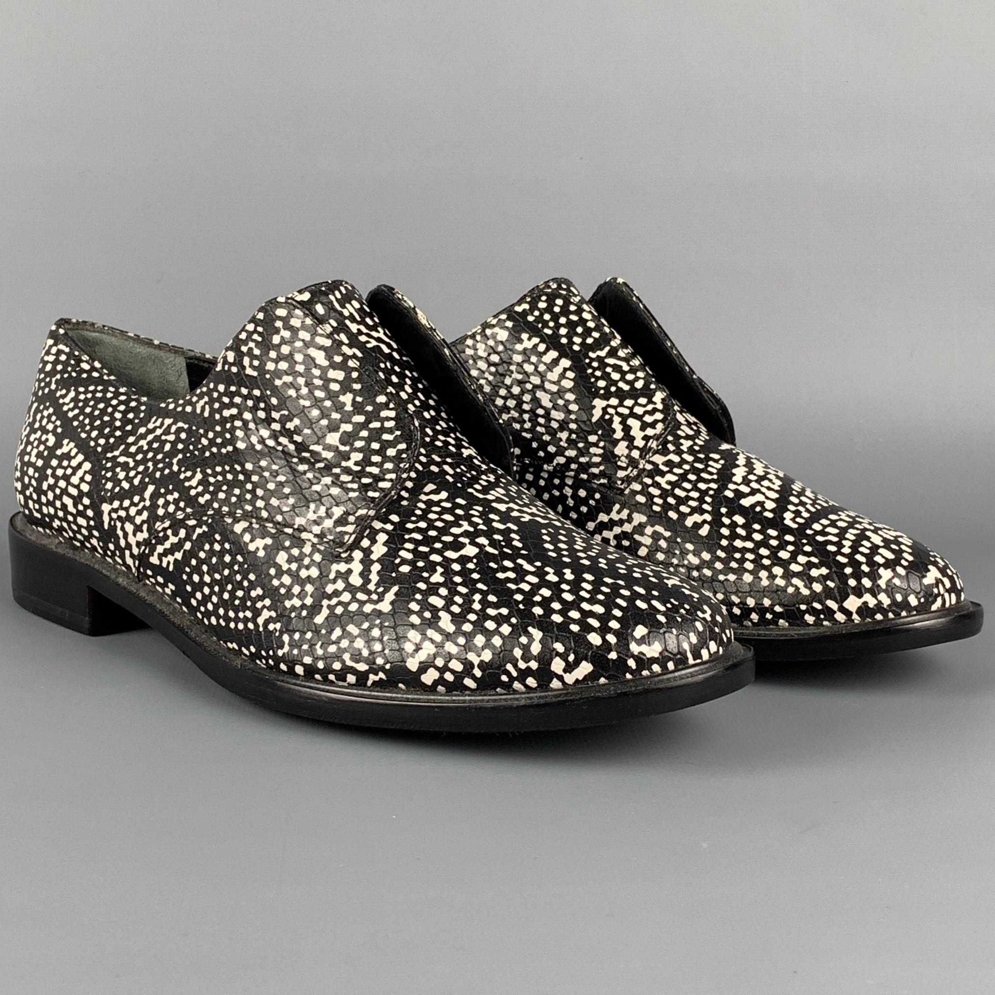 ROBERT CLERGERIE shoes comes in a black & white print leather featuring a laceless style. Made in France. 

Very Good Pre-Owned Condition.
Marked: 37.5 B 04 7007 25

Outsole: 10.5 in. x 3.75 in. 