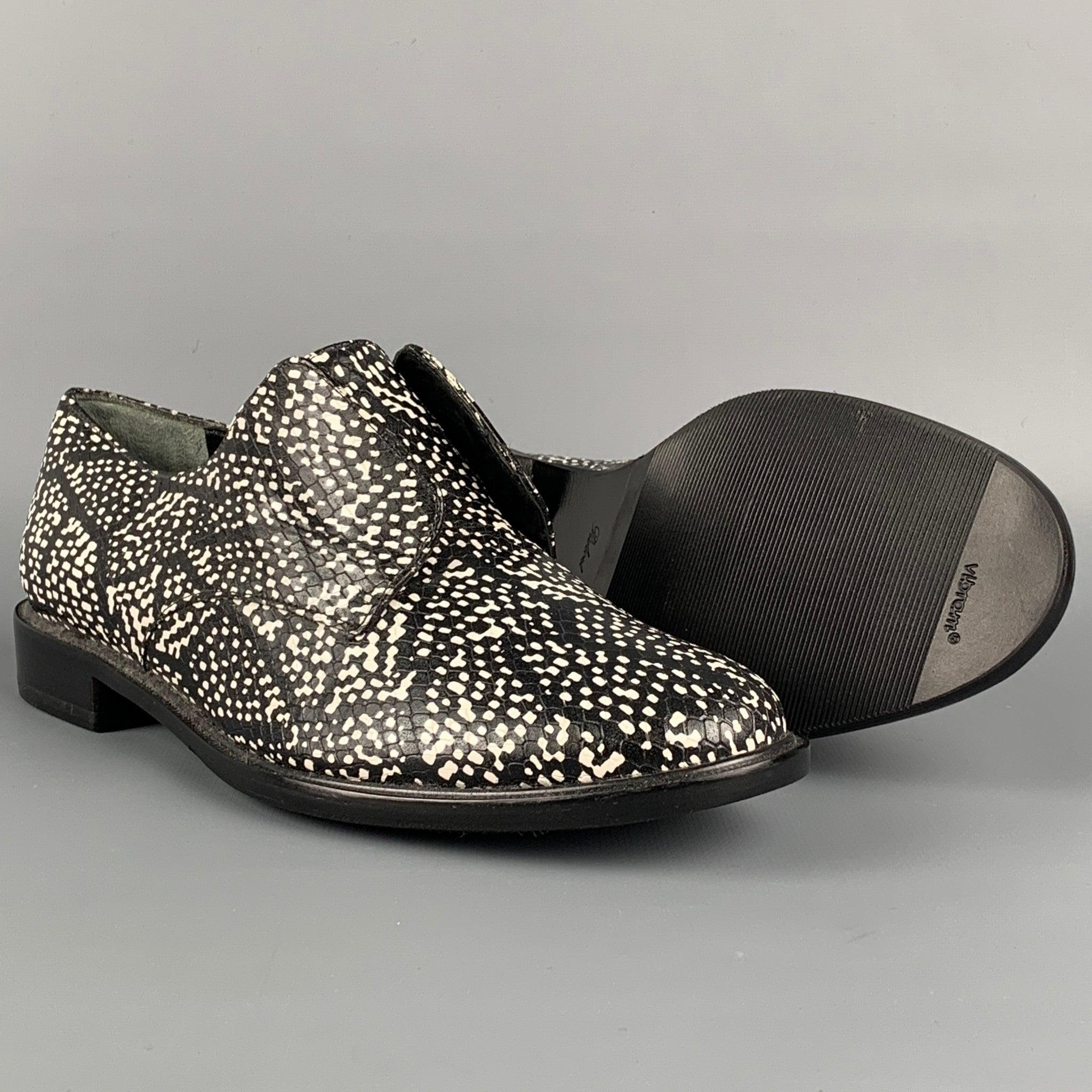 ROBERT CLERGERIE Size 7.5 Black White Leather Print Laceless Shoes In Good Condition For Sale In San Francisco, CA