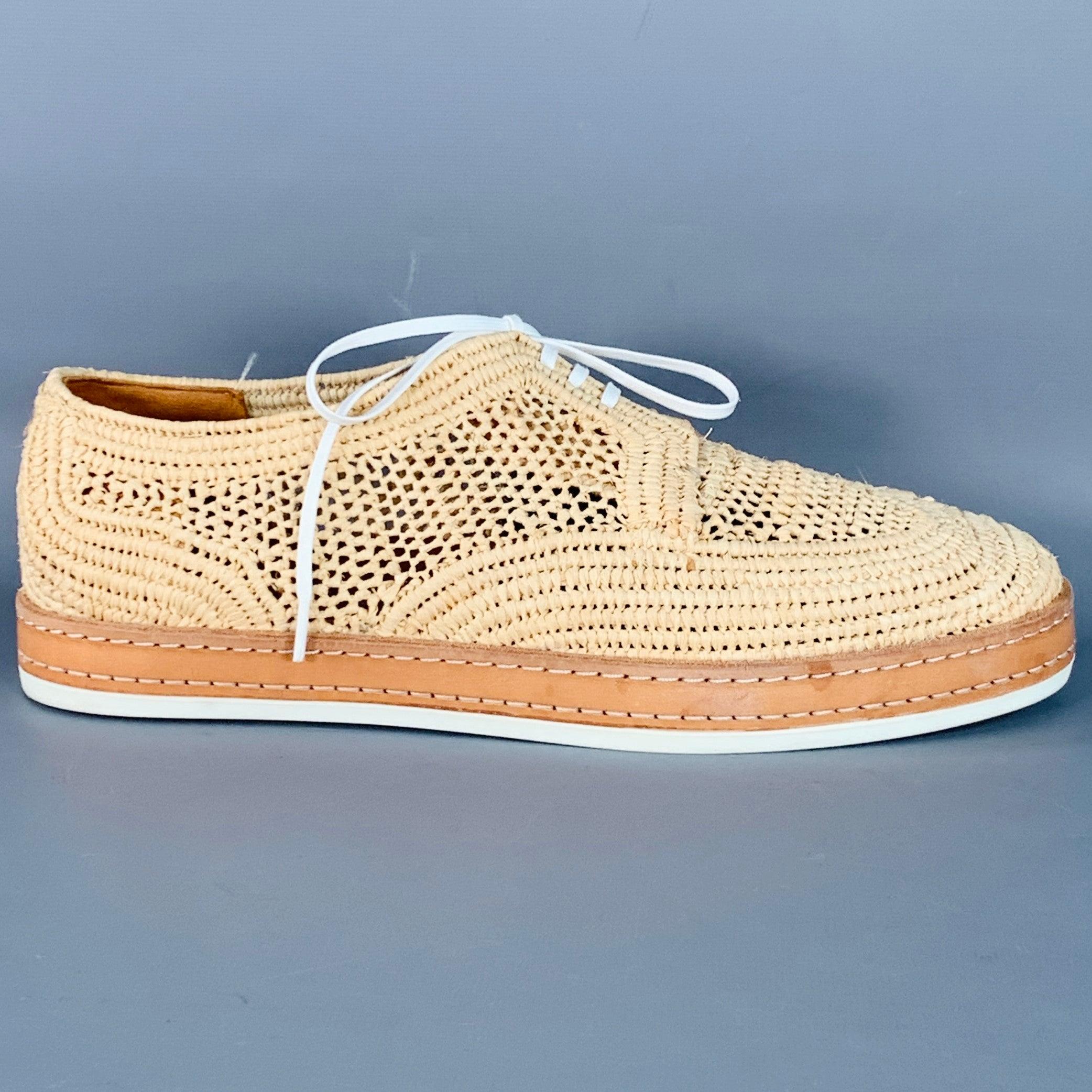 Scarpe Robert Clergerie
in una rafia di colore naturale
 con rifiniture in pelle, design intrecciato, suola in gomma e chiusura con lacci.Ottime condizioni pre-recupero. 

Contrassegnato:   IT 41Suola: 11 pollici  x 3,75 pollici 
  
  
 
Riferimento