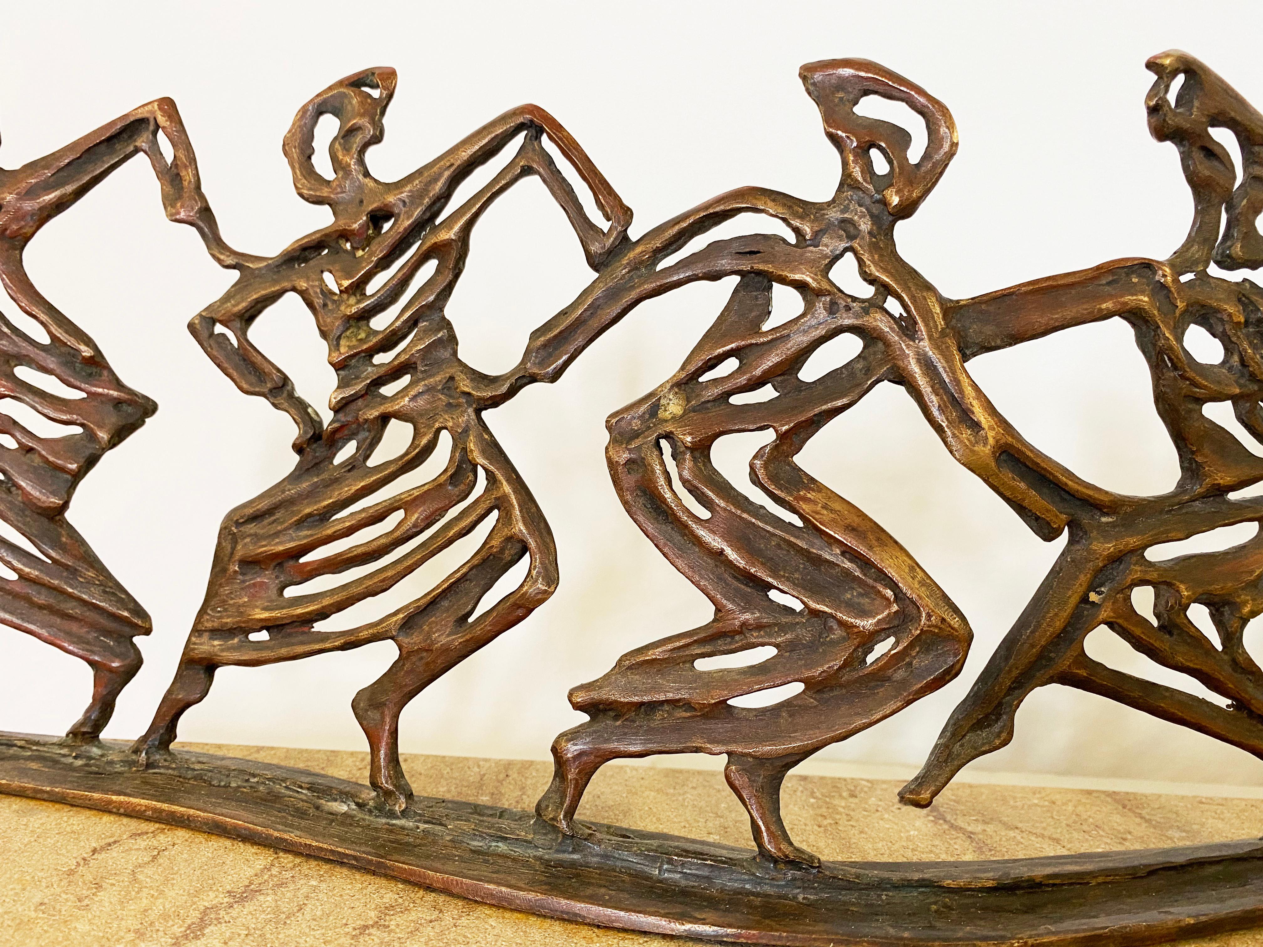 Geschwungenes, figuratives Kaminsims aus Bronze von Virasat (Amerikanische Moderne), Sculpture, von Robert Cook