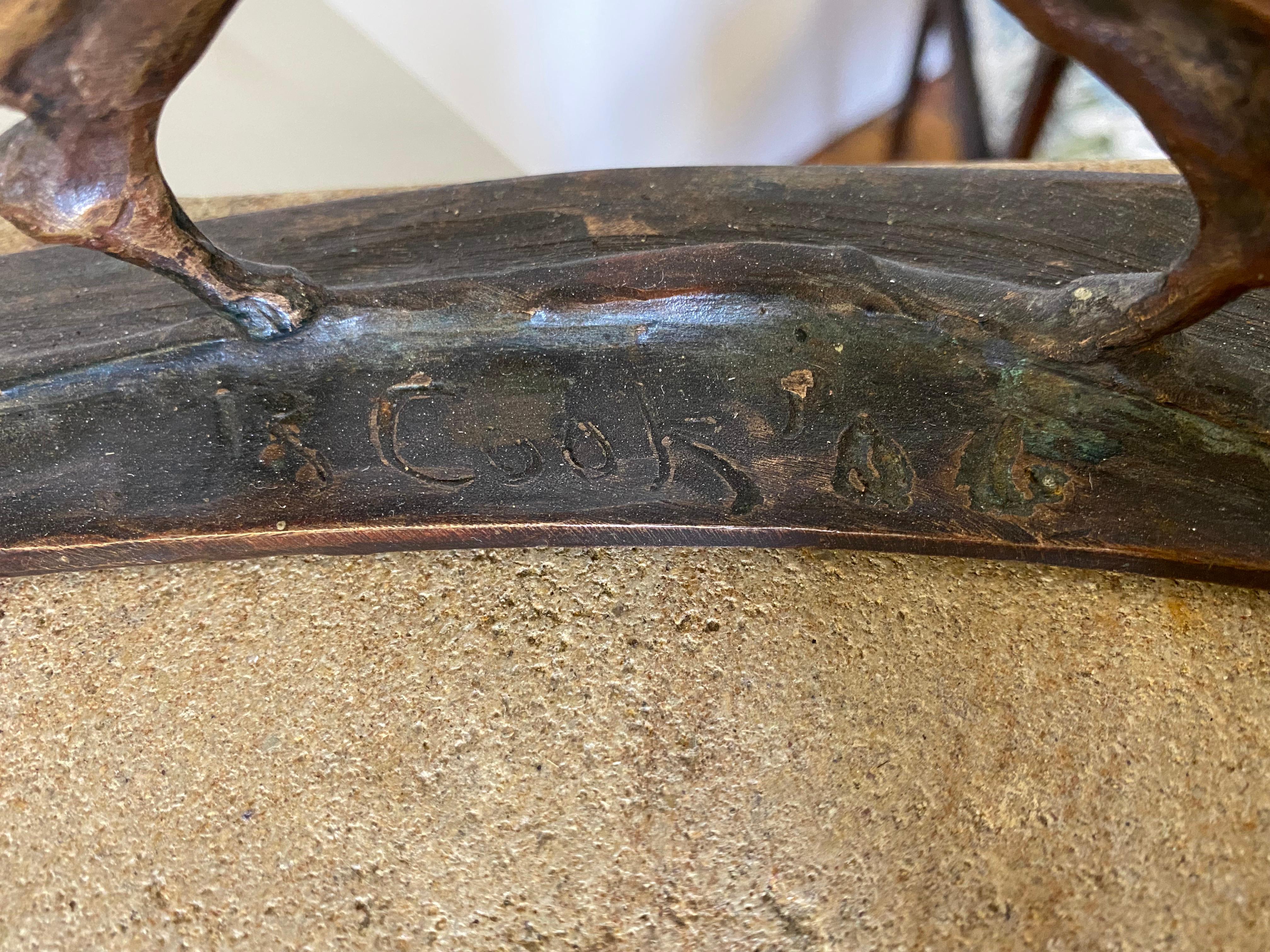 Eine bemerkenswerte und einzigartige Format Bronze von einzigartigen Guss, die für einen Mantel oder Konsole Tisch groß sein könnte.
In Robert Cooks Buch 