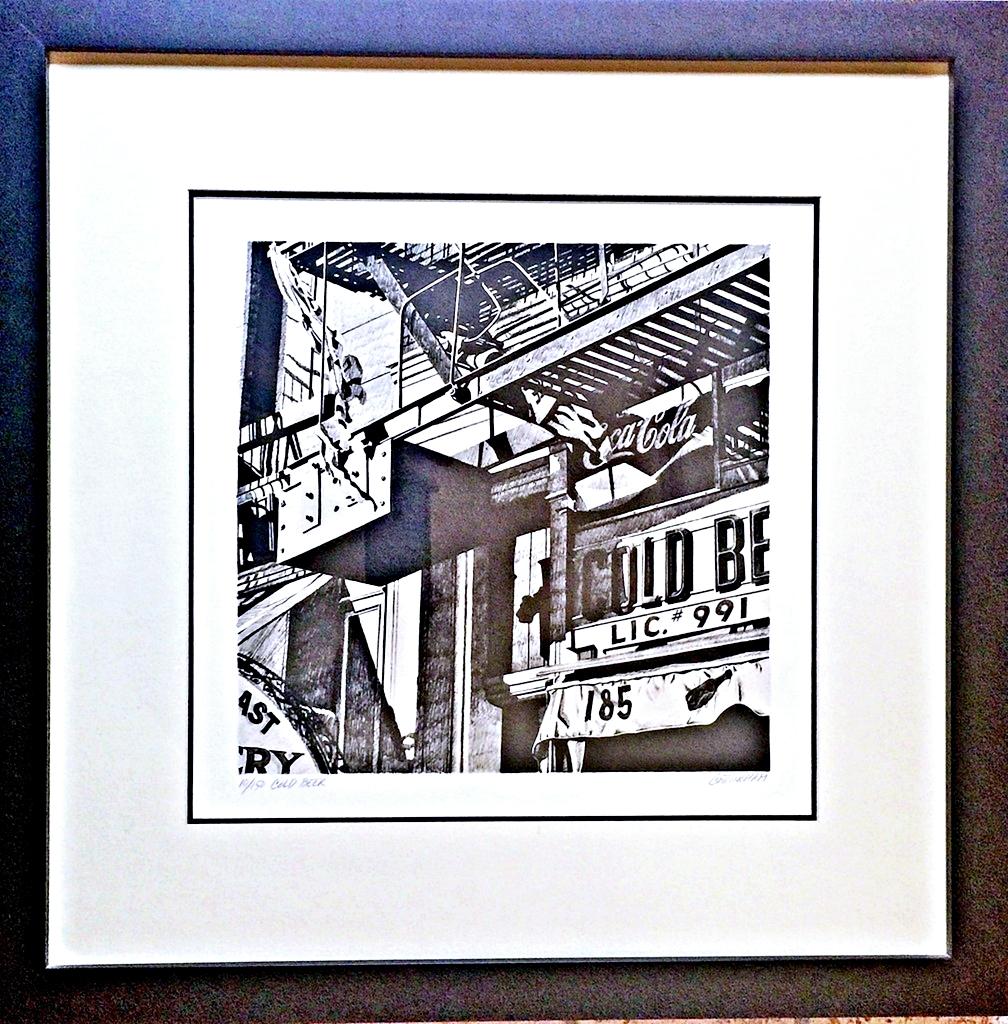 Zweifarbige Offsetlithografie auf Velinpapier von Fotorealisten-Star Robert Cottingham
Auf der Vorderseite mit Bleistift signiert, betitelt und nummeriert aus einer Auflage von 150 Stück
Diese handsignierte, betitelte und nummerierte Lithografie