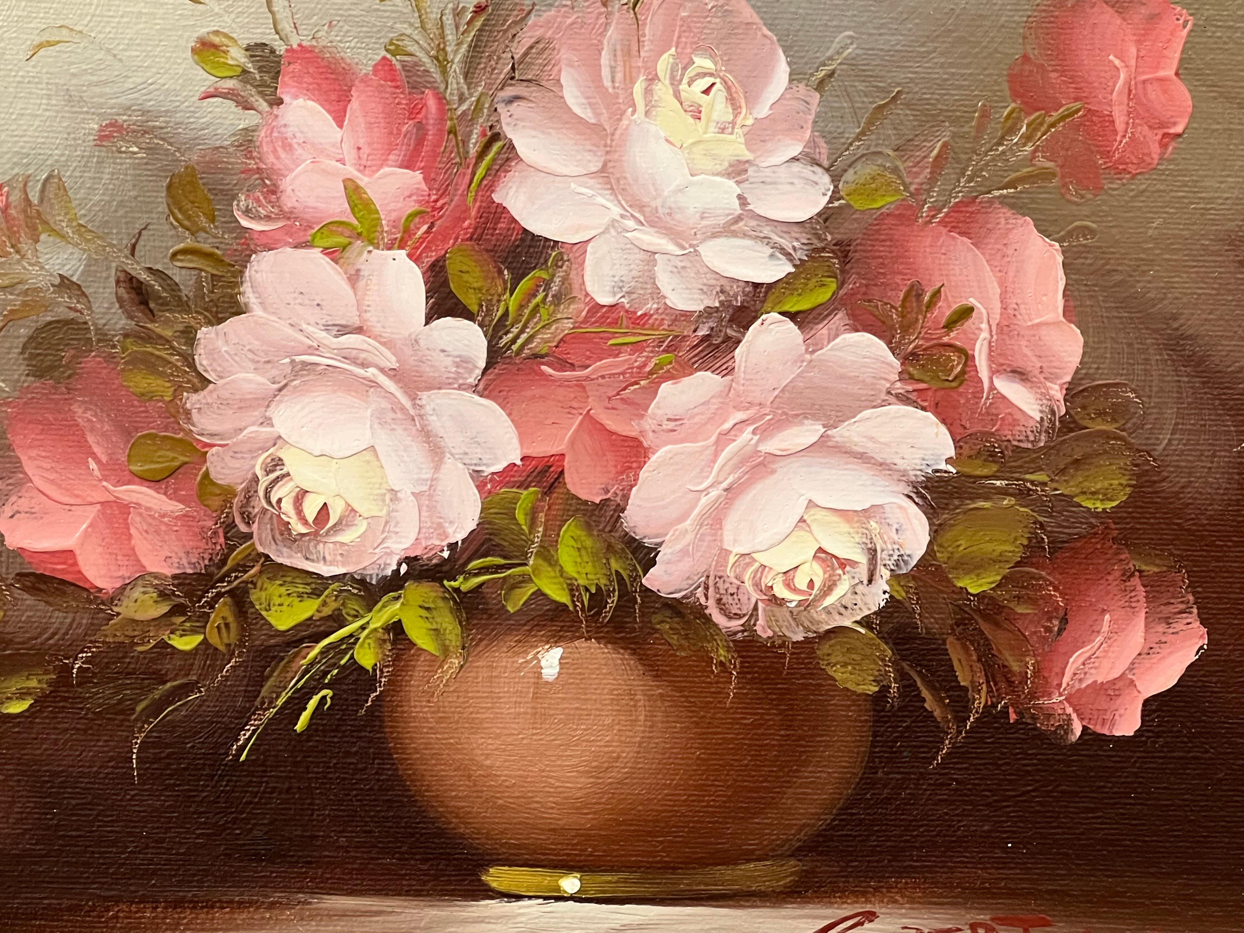 Nature morte d'un vase de roses rouges et blanches par un artiste américain du 20e siècle en vente 1