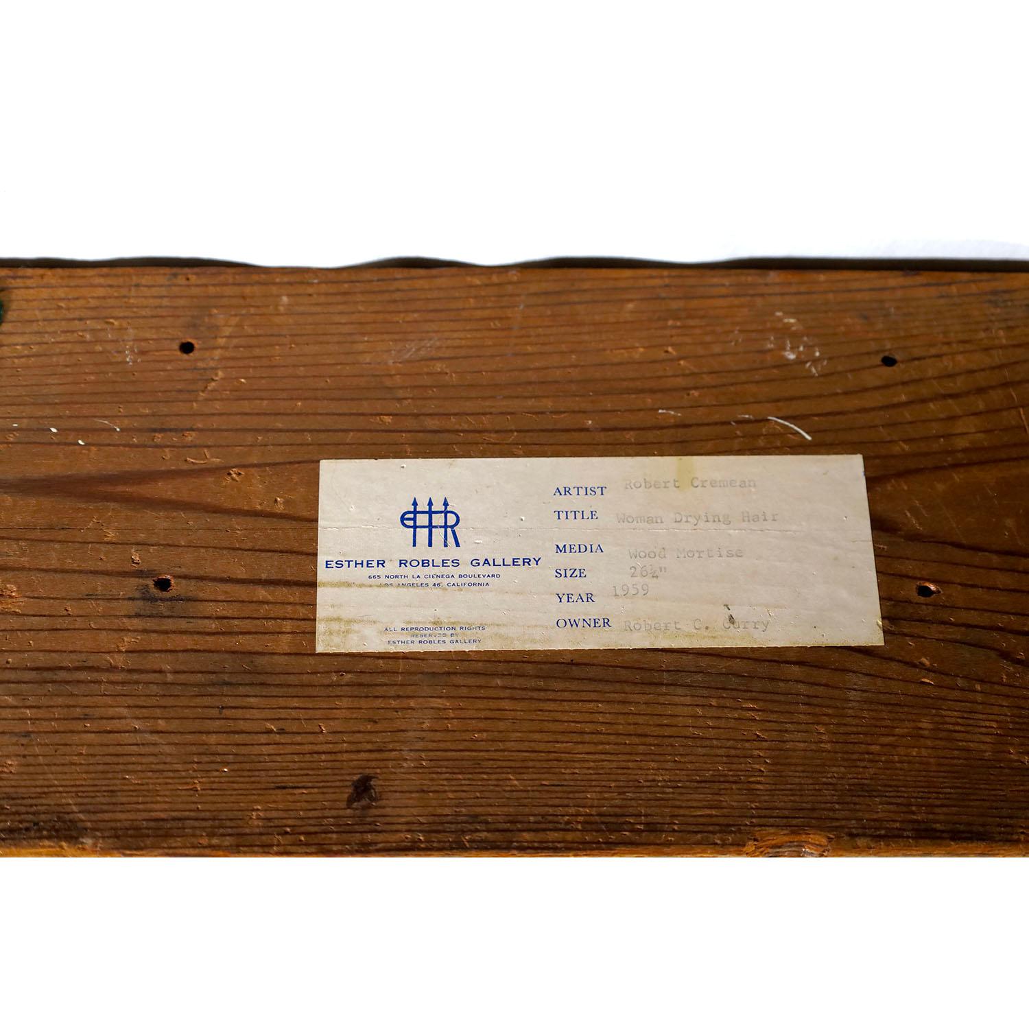 Frau trocknet Haare (Schwarz), Figurative Sculpture, von Robert Cremean