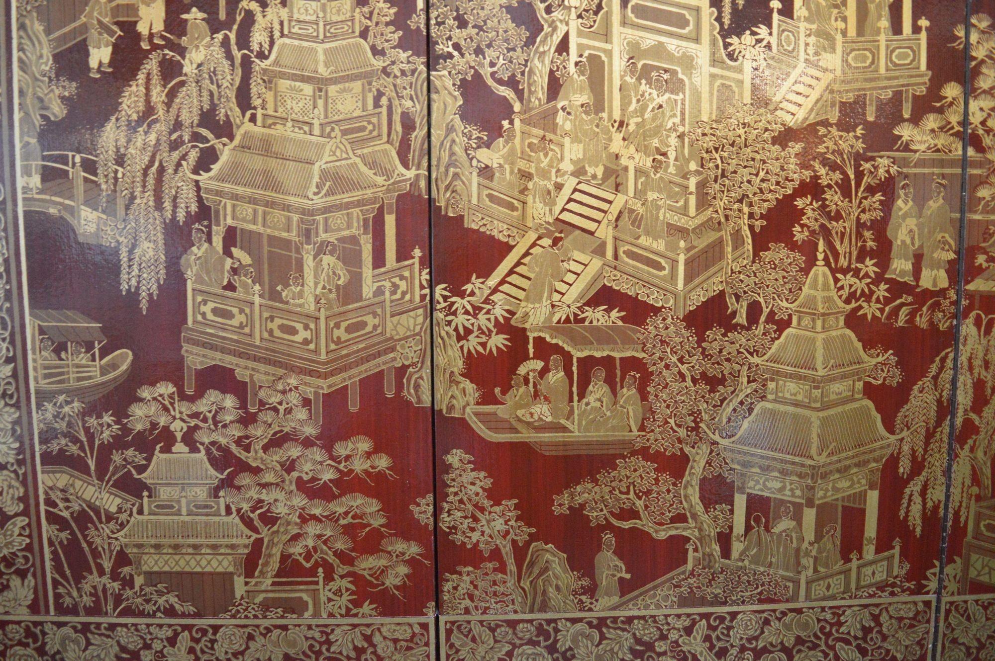 Robert Crowder Vier-Panel Chinoiserie Bildschirm mit Blattgold auf rotem Hintergrund. (Holz) im Angebot