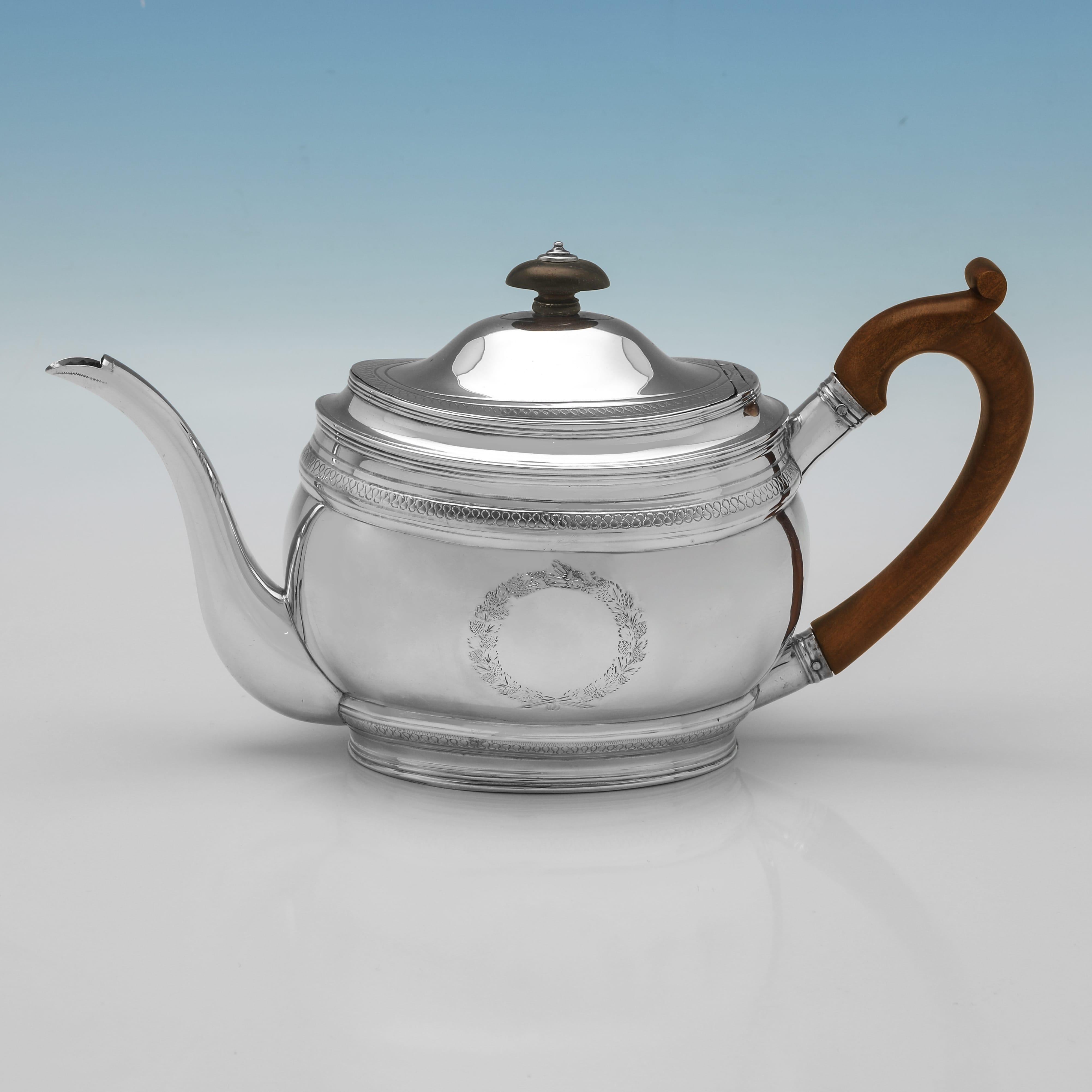 Robert & David Hennell III Set da tè in argento sterling con marchio 1799 In condizioni buone in vendita a London, London