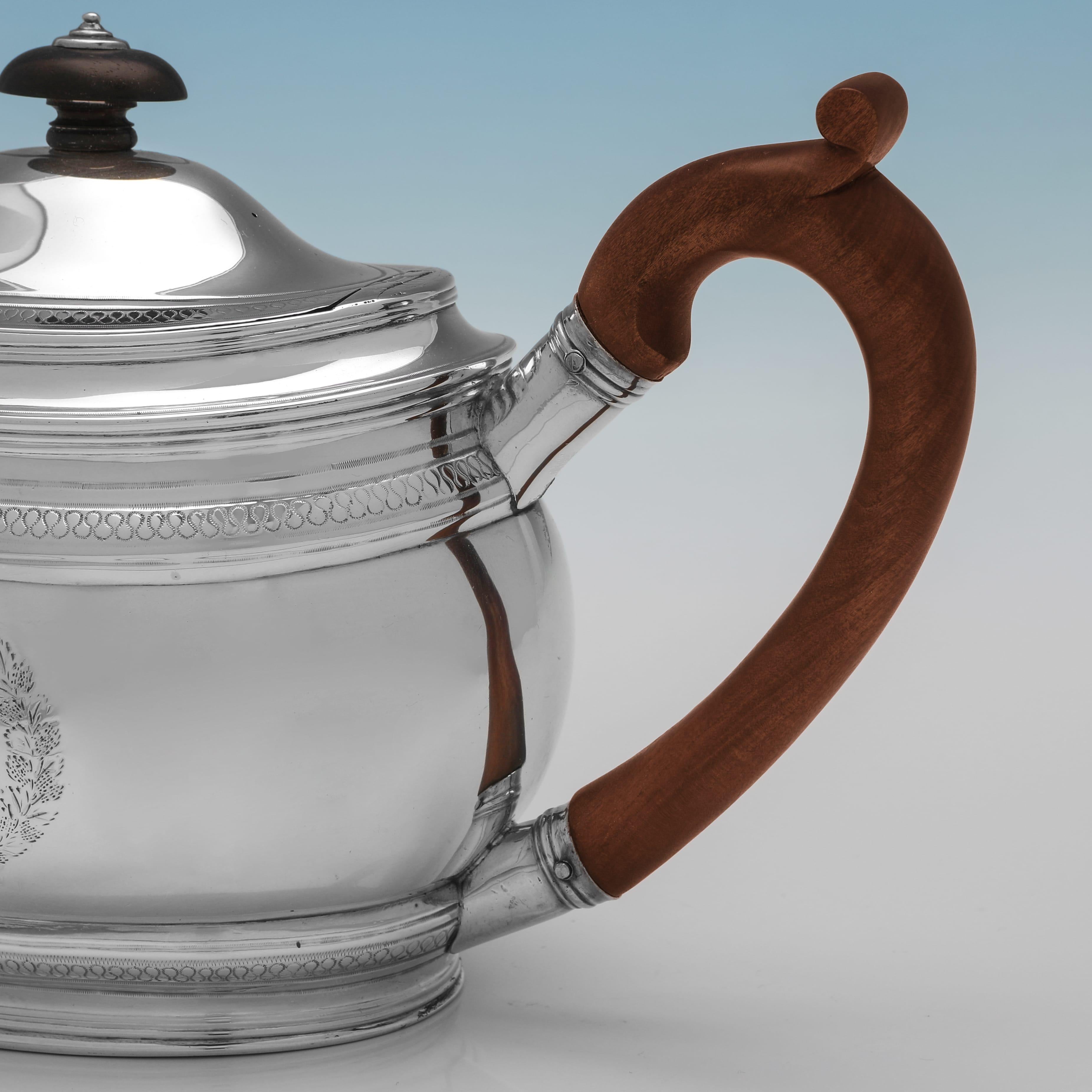 Fine XVIII secolo Robert & David Hennell III Set da tè in argento sterling con marchio 1799 in vendita