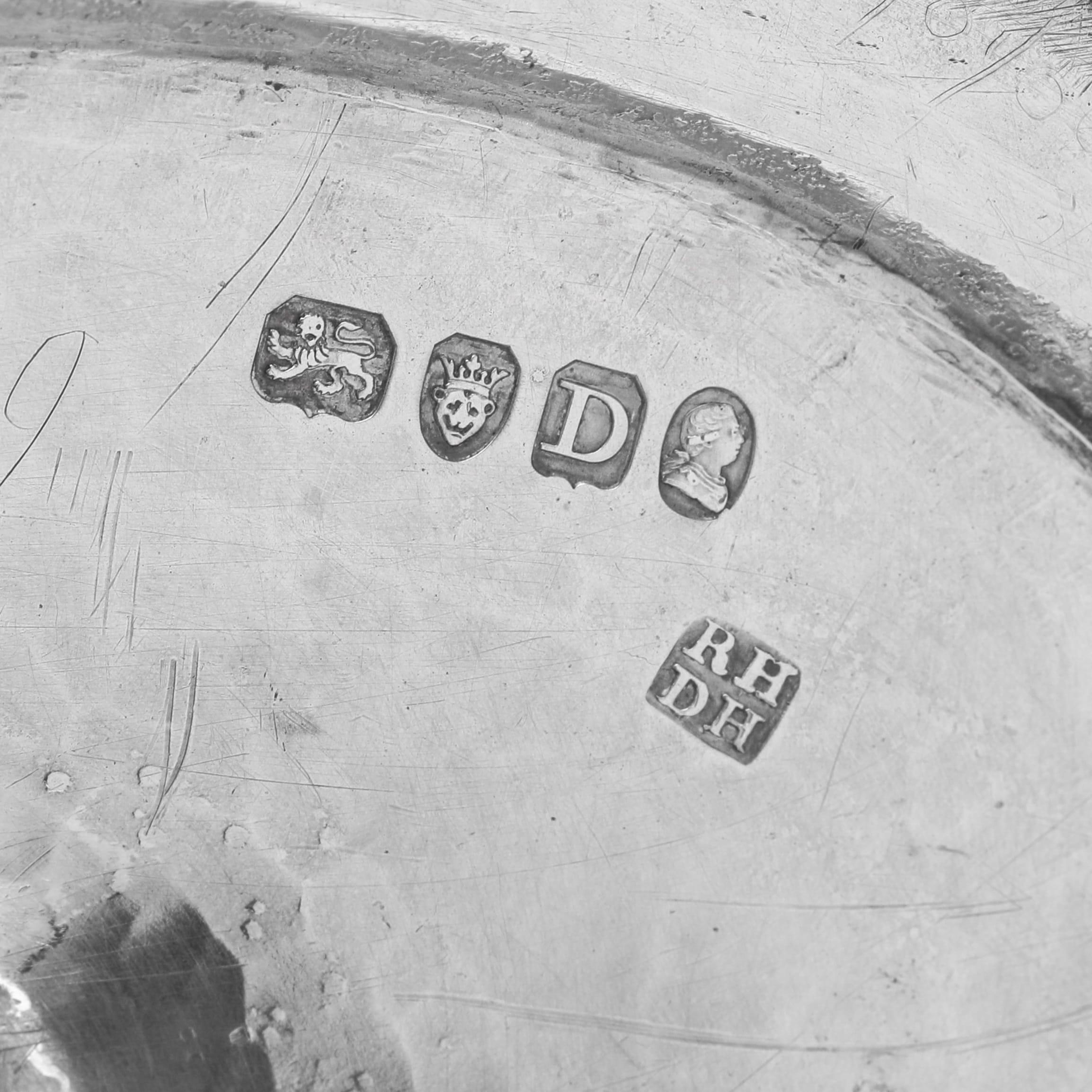 Robert & David Hennell III Set da tè in argento sterling con marchio 1799 in vendita 2