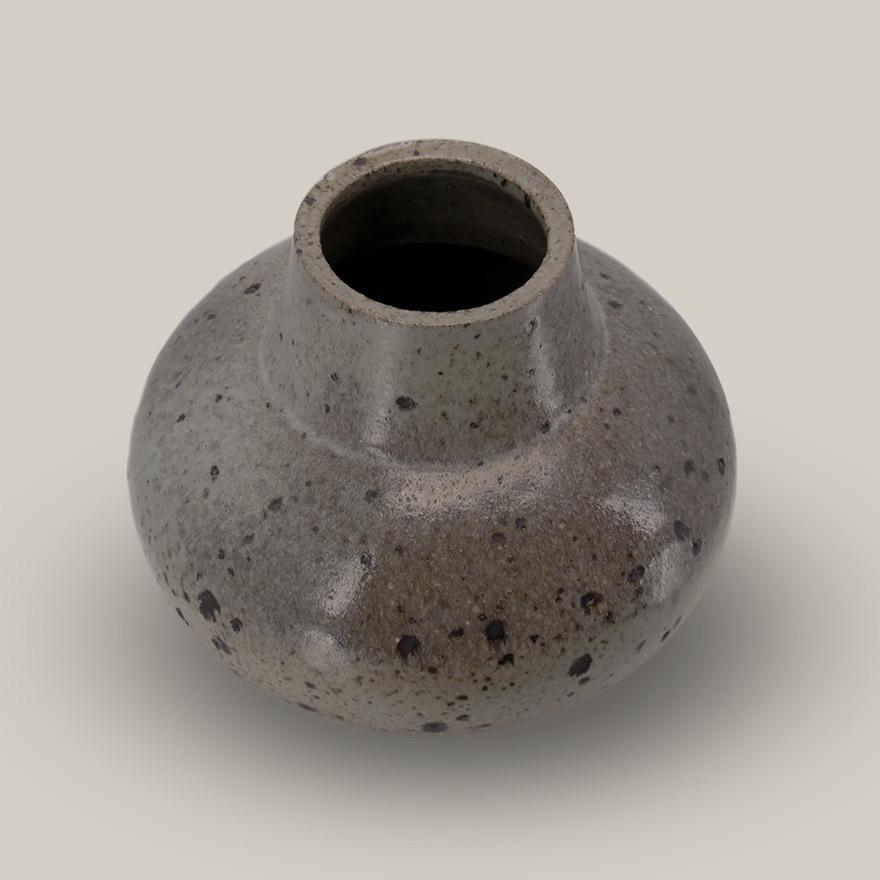 This stoneware vase has been created by Robert Deblander c. 1970.

The works of the artist are today present in many public collections such as those of the Museum of Decorative Arts in Paris, the National Museum of Sevres, or the Museum of Friechen