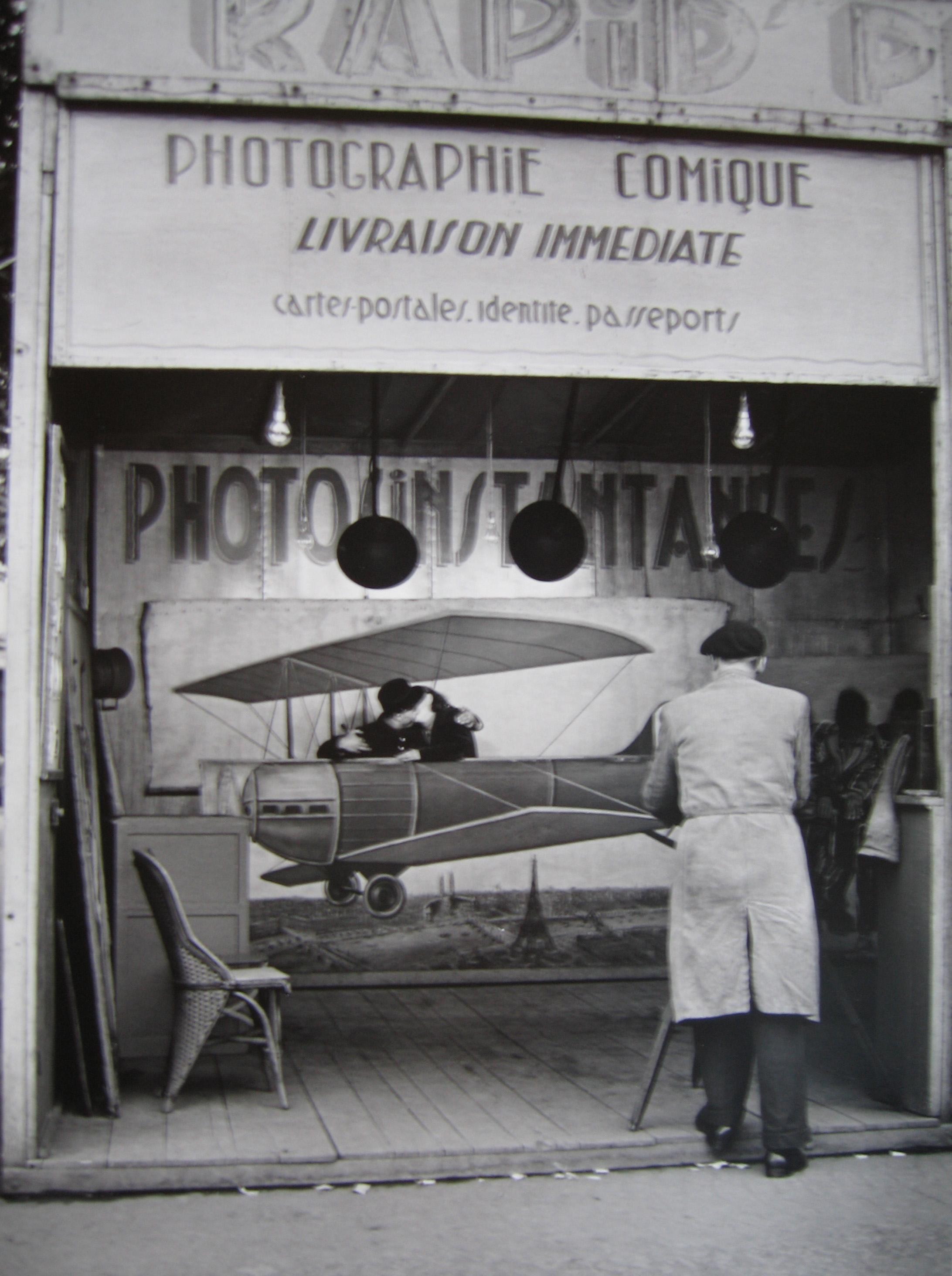 Robert Doisneau  Black and White Photograph - Photographie Aérienne, 1950