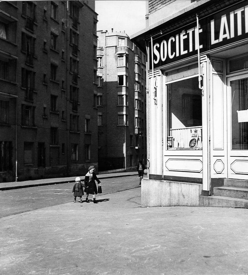 Robert Doisneau Black and White Photograph - Les Petits Enfants Au Lait, 1932