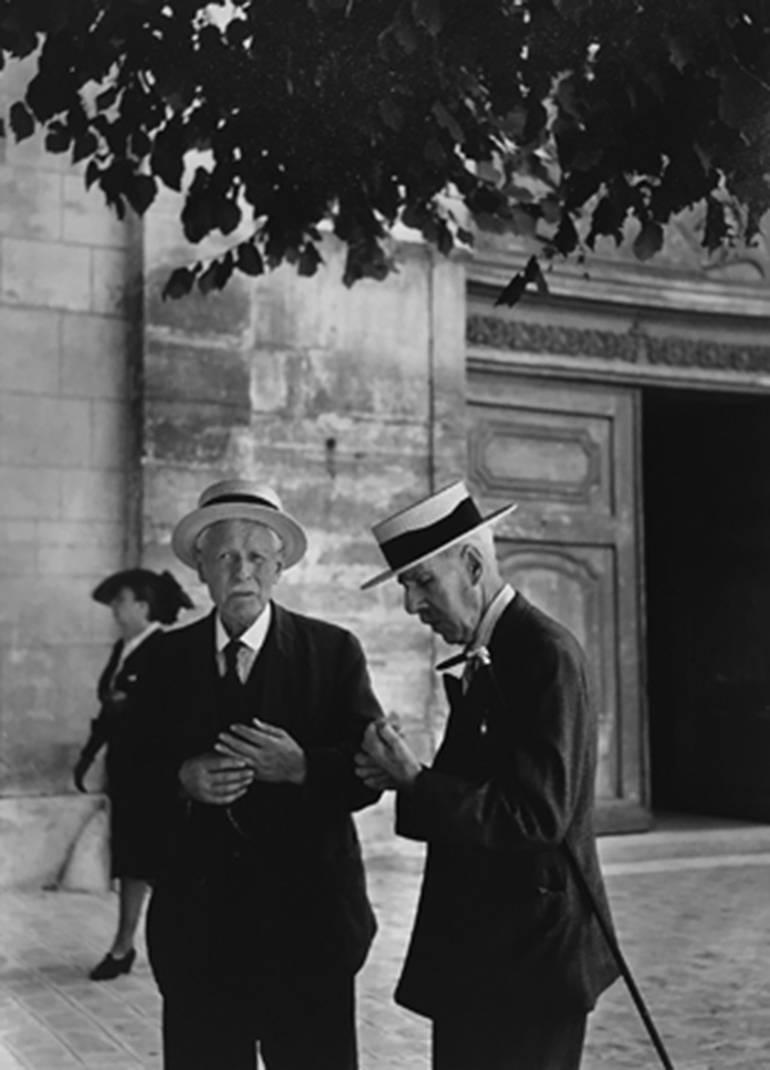 Robert Doisneau Black and White Photograph - Sortie de la Messe a Sceaux 