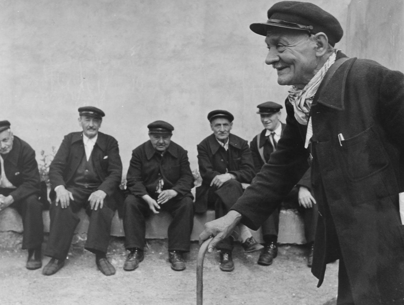 Robert Doisneau Black and White Photograph – Unbenannt