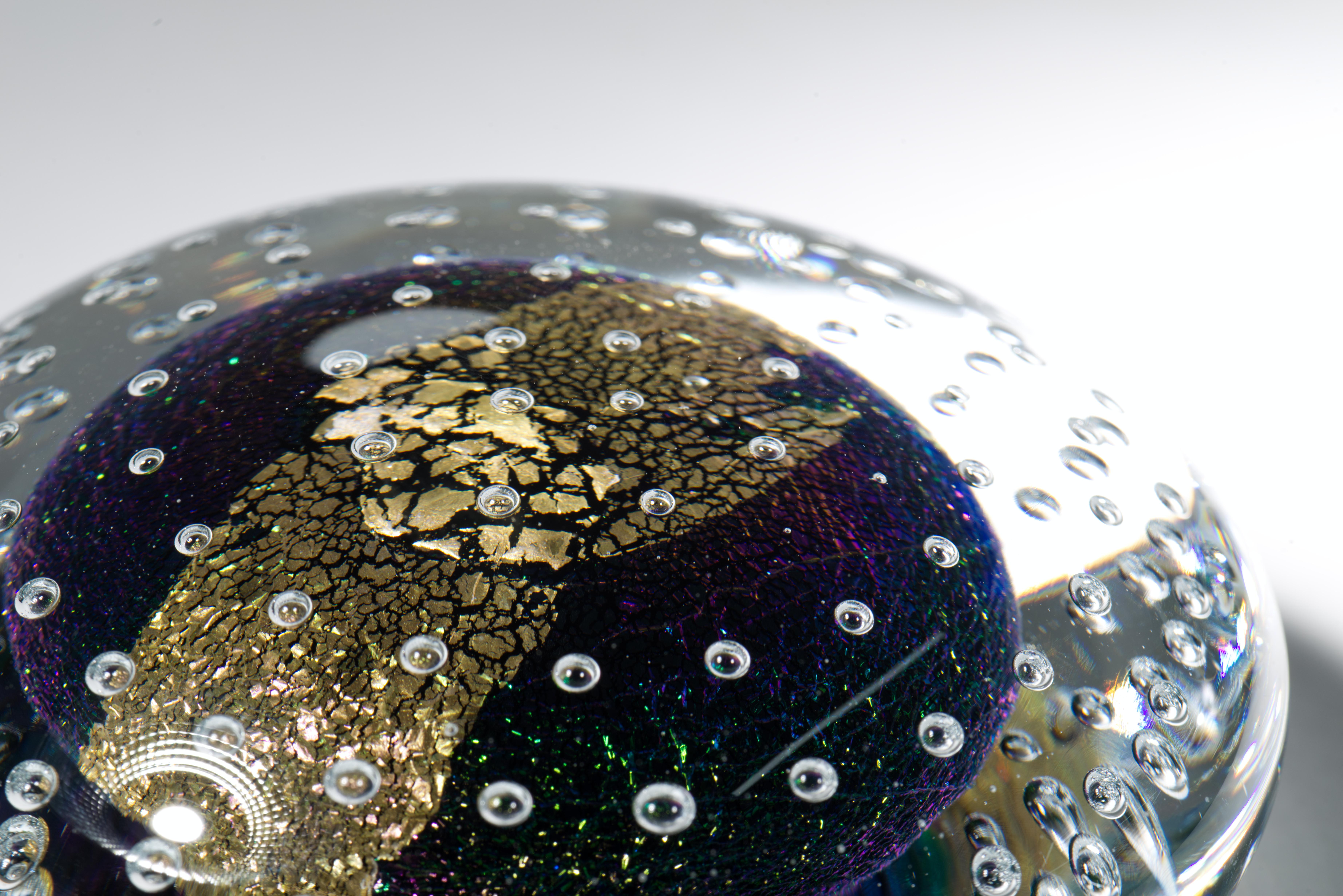 Vetro artistico Robert Eickholt Scultura a disco dicroico di grandi dimensioni, vetro artistico americano in vendita