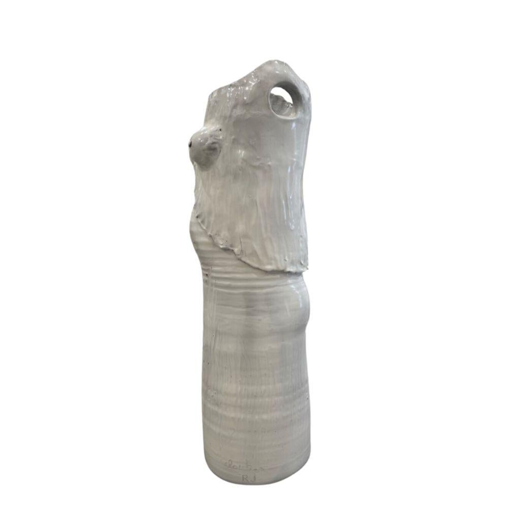 Vase femme - Féministe Sculpture par Robert et Jean Cloutier