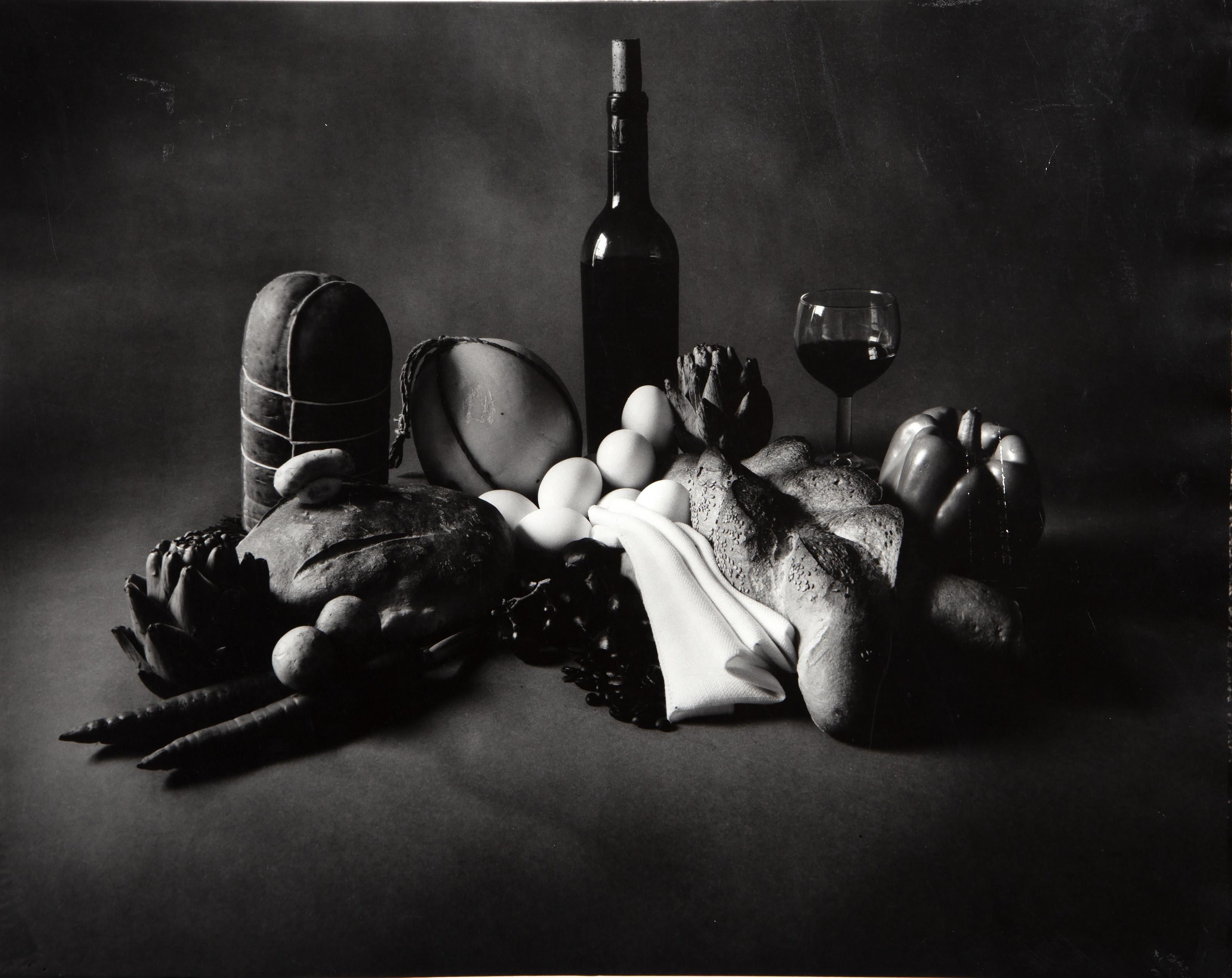 Studio-Stillleben, amerikanisches modernes Fotopapier der Moderne von Frederick Blum – Photograph von Robert Frederick Blum
