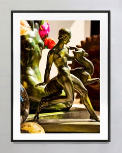 Fotografía Art Decó de estatua de chica desnuda y cervatillo