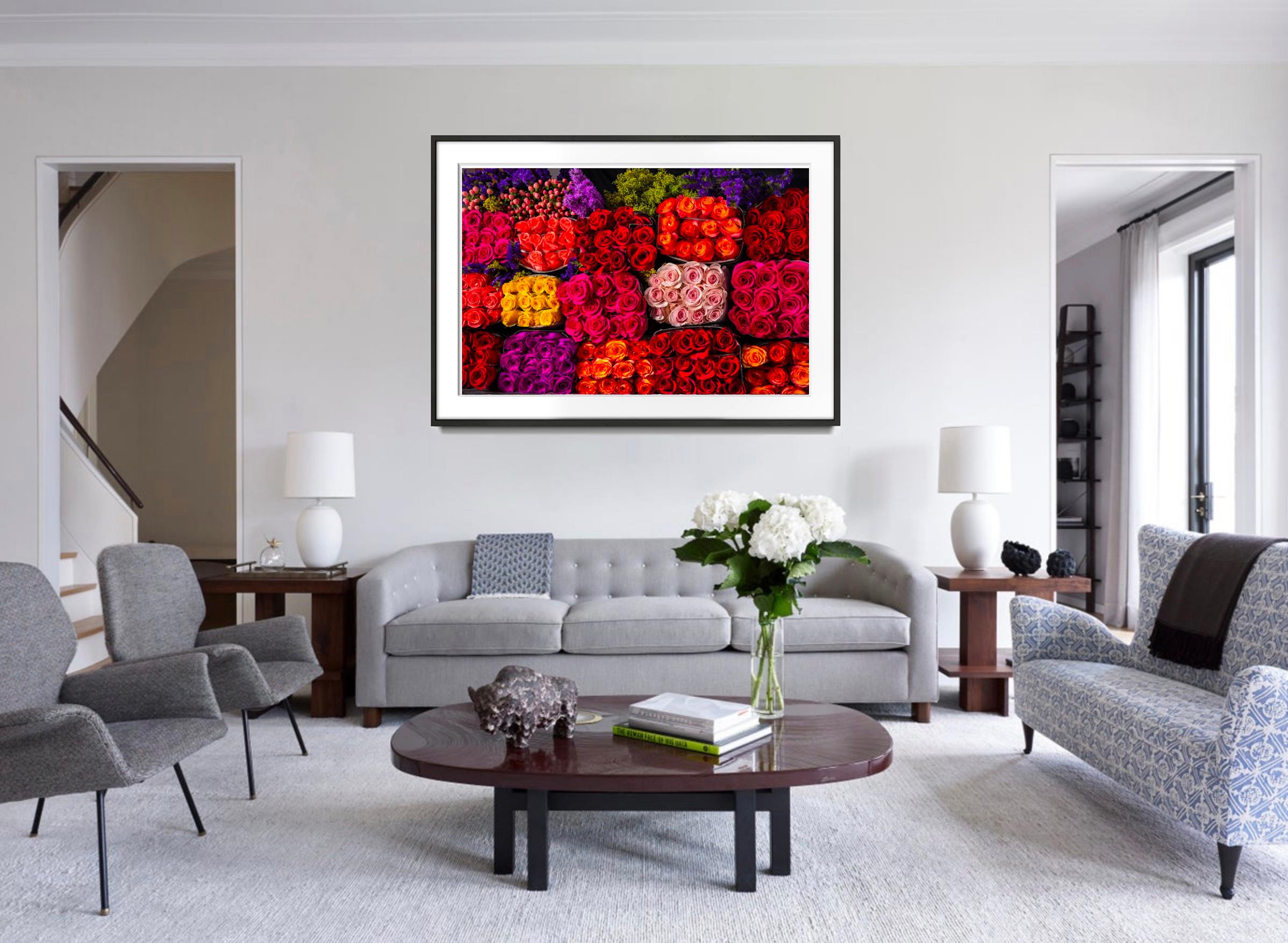 Dreihundert und sechzig lila-rosa und rote Rosen,  Blume Power (Post-Impressionismus), Photograph, von Robert Funk