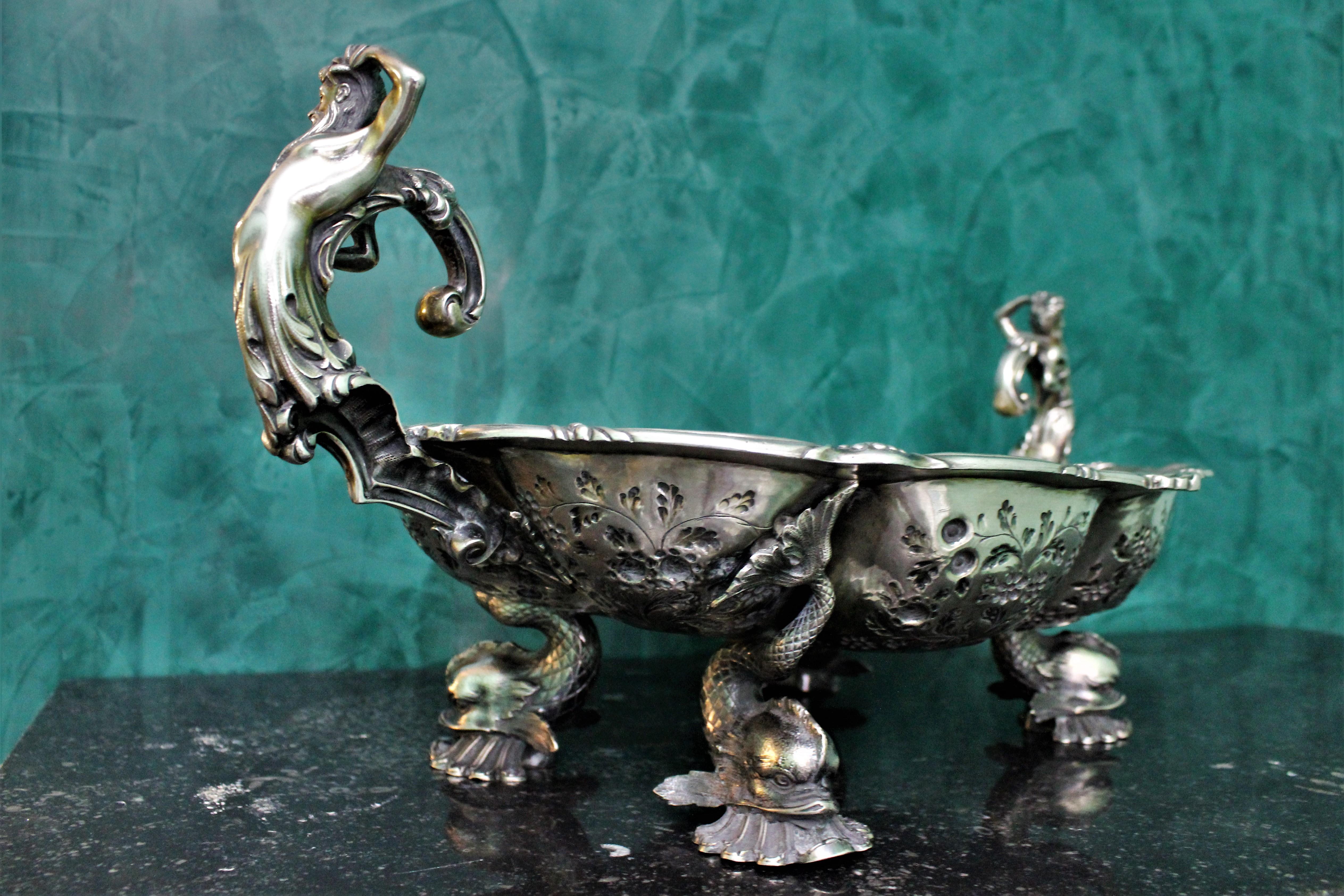 Robert Garrard 19th Century Rococo Sterling Silver Centerpiece Bowl London, 1804 For Sale 4