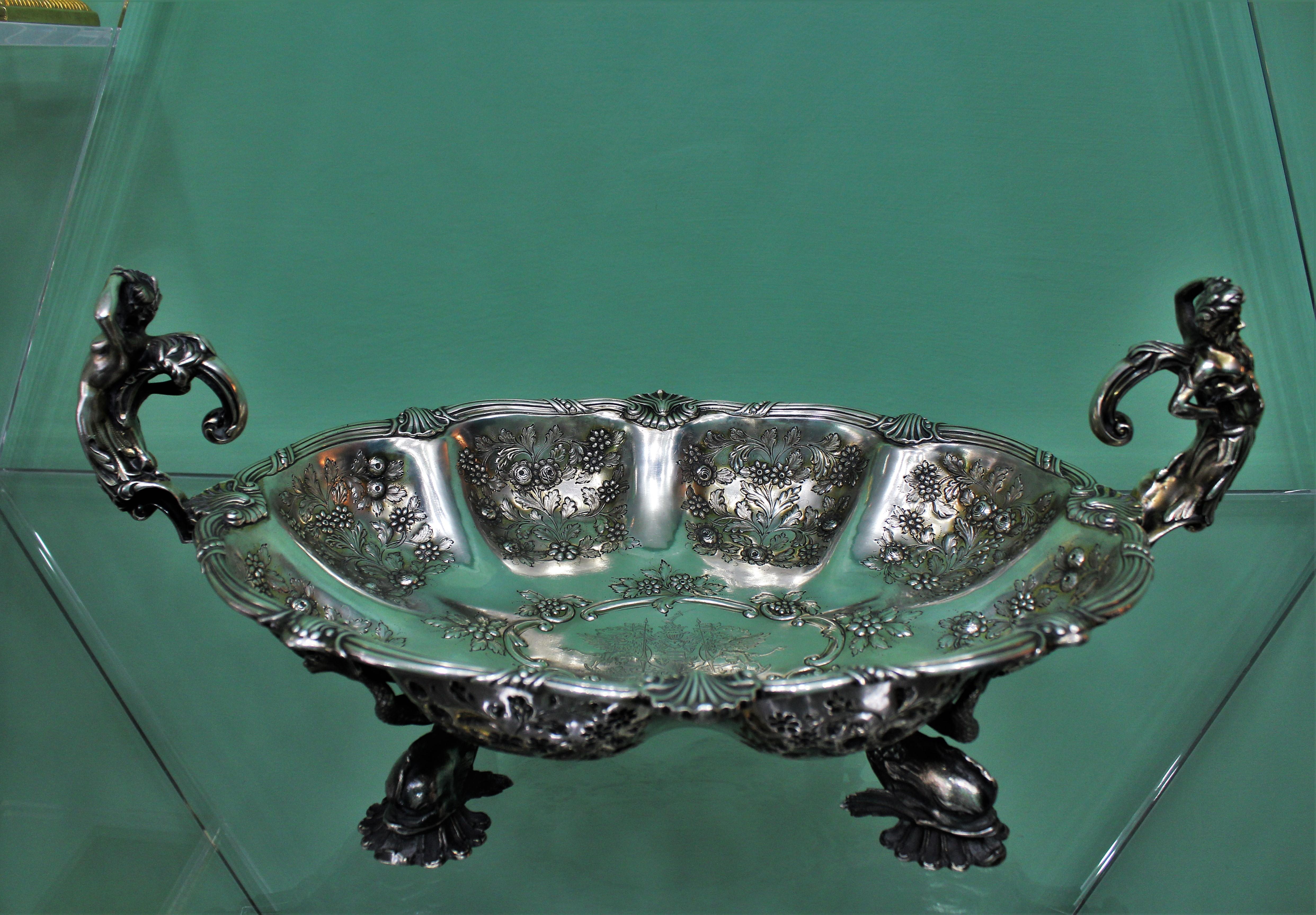 Robert Garrard 19th Century Rococo Sterling Silver Centerpiece Bowl London, 1804 For Sale 9