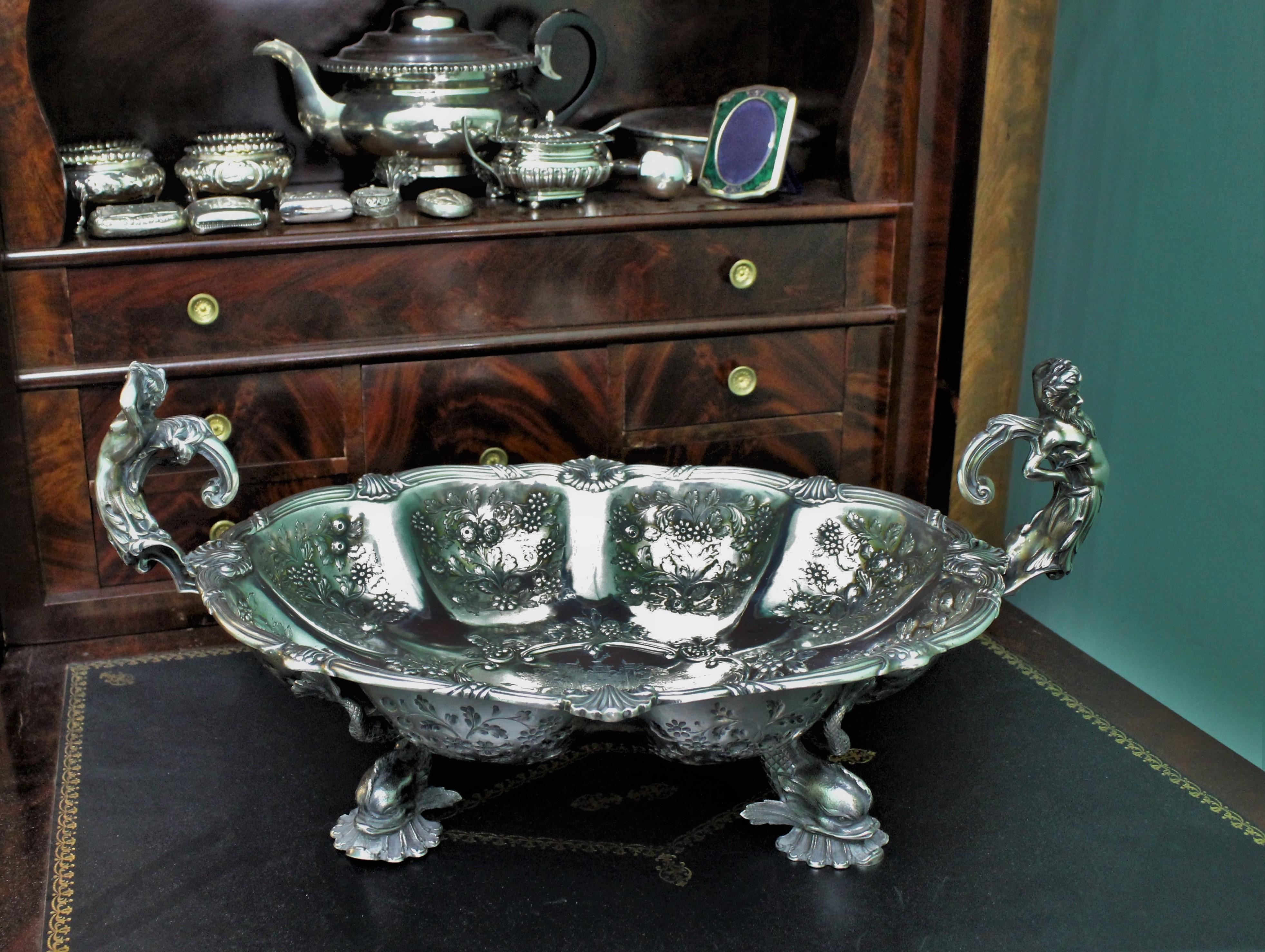 Robert Garrard 19th Century Rococo Sterling Silver Centerpiece Bowl London, 1804 For Sale 11