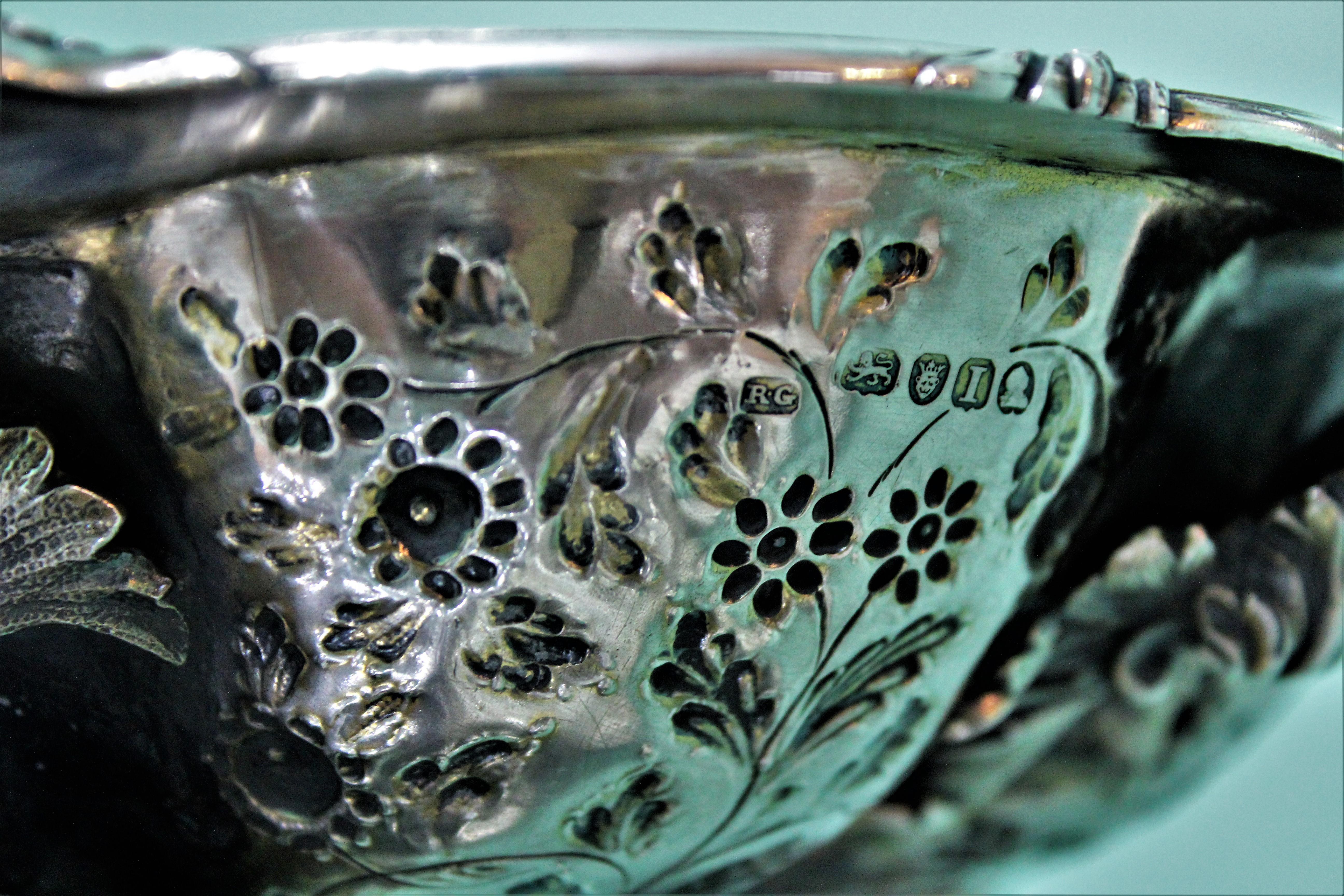 Robert Garrard 19th Century Rococo Sterling Silver Centerpiece Bowl London, 1804 For Sale 13