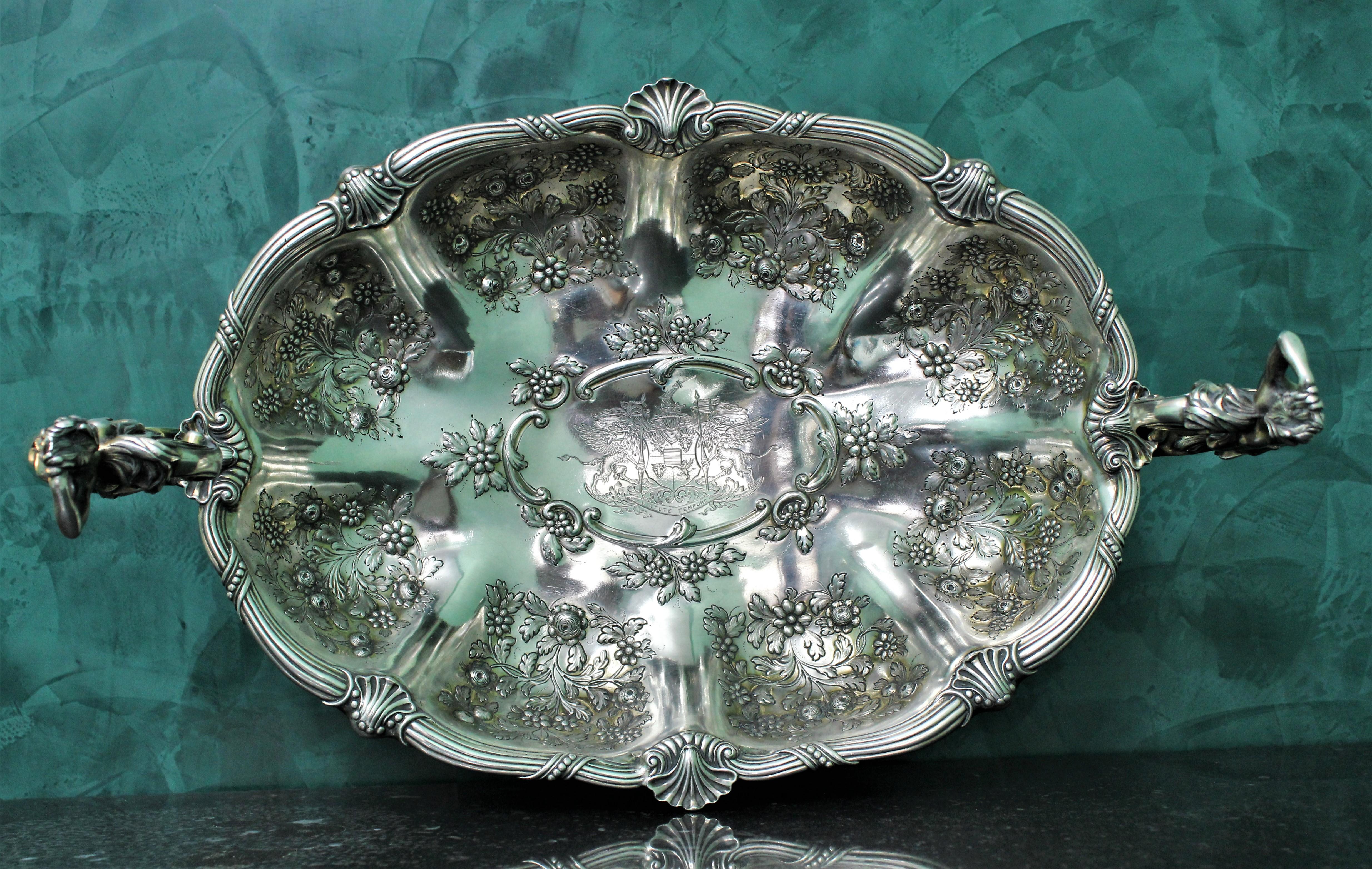 British Robert Garrard 19th Century Rococo Sterling Silver Centerpiece Bowl London, 1804 For Sale