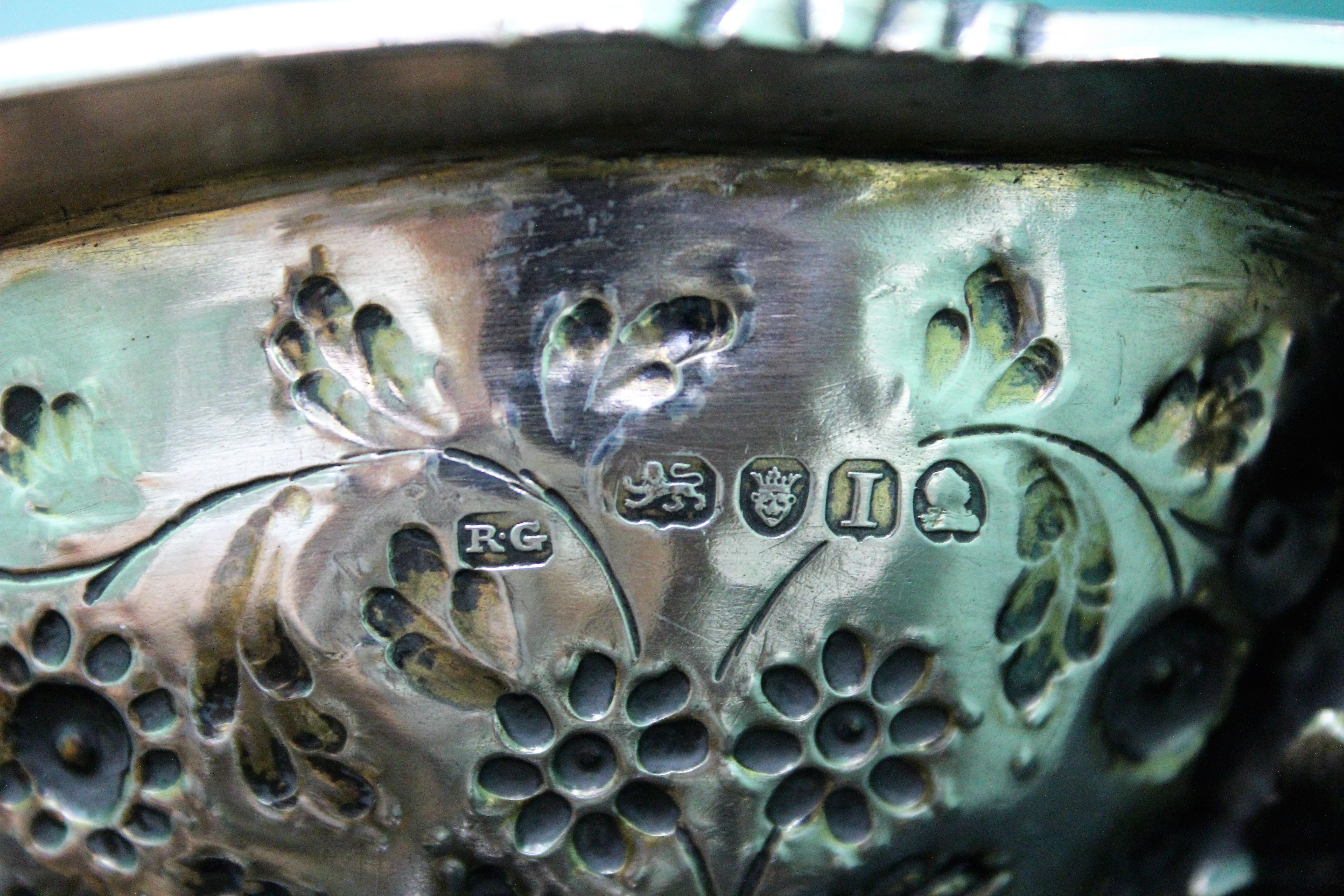 Robert Garrard 19th Century Rococo Sterling Silver Centerpiece Bowl London, 1804 For Sale 2