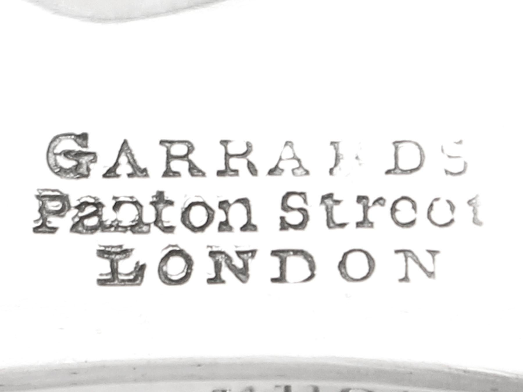 Argent Ancienne plaque victorienne Robert Garrard II en argent sterling en vente
