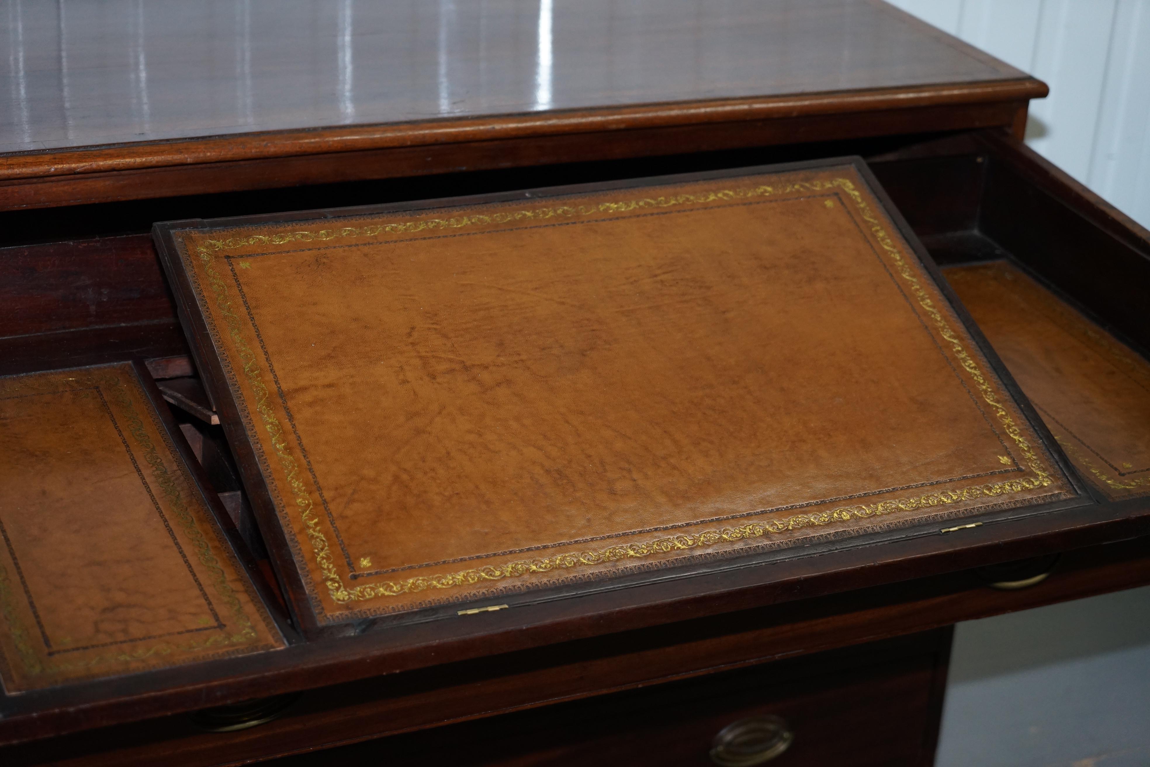 Bibliothèque à écrire en bois dur Robert Gillows II de 1790  Commode à tiroirs peinte en cuir en vente 7