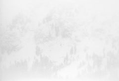 Parete lontana attraverso la neve e le nuvole (dal Portfolio Winters)