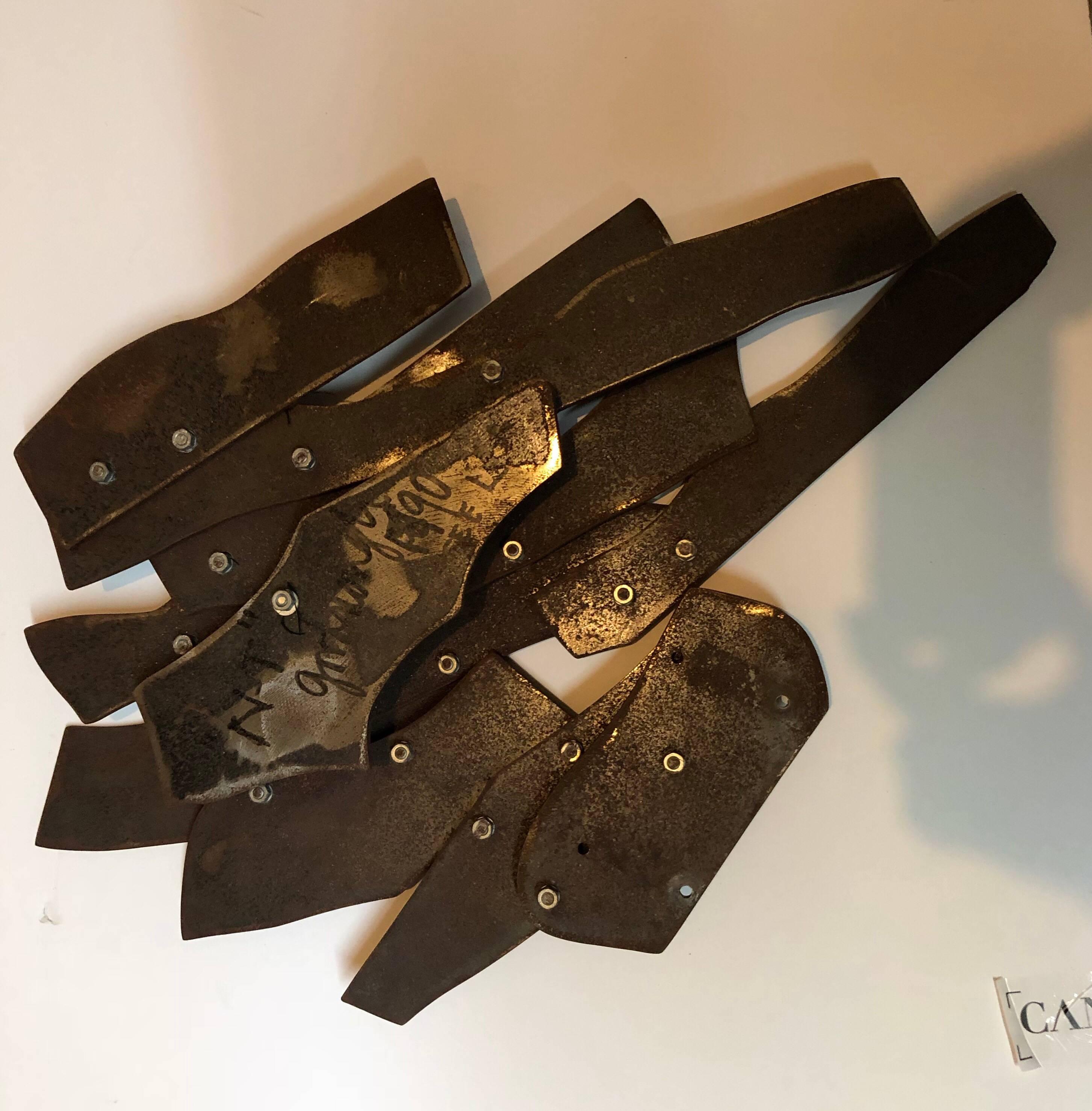 Abstrakt-expressionistische Skulptur aus patiniertem Metall, Stahl, Nuss, Bolten im Angebot 4