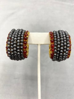 Robert Goossens für Chanel: Creolen mit Cabochons in Gold, Grau-Perlmutt und Rubinrot