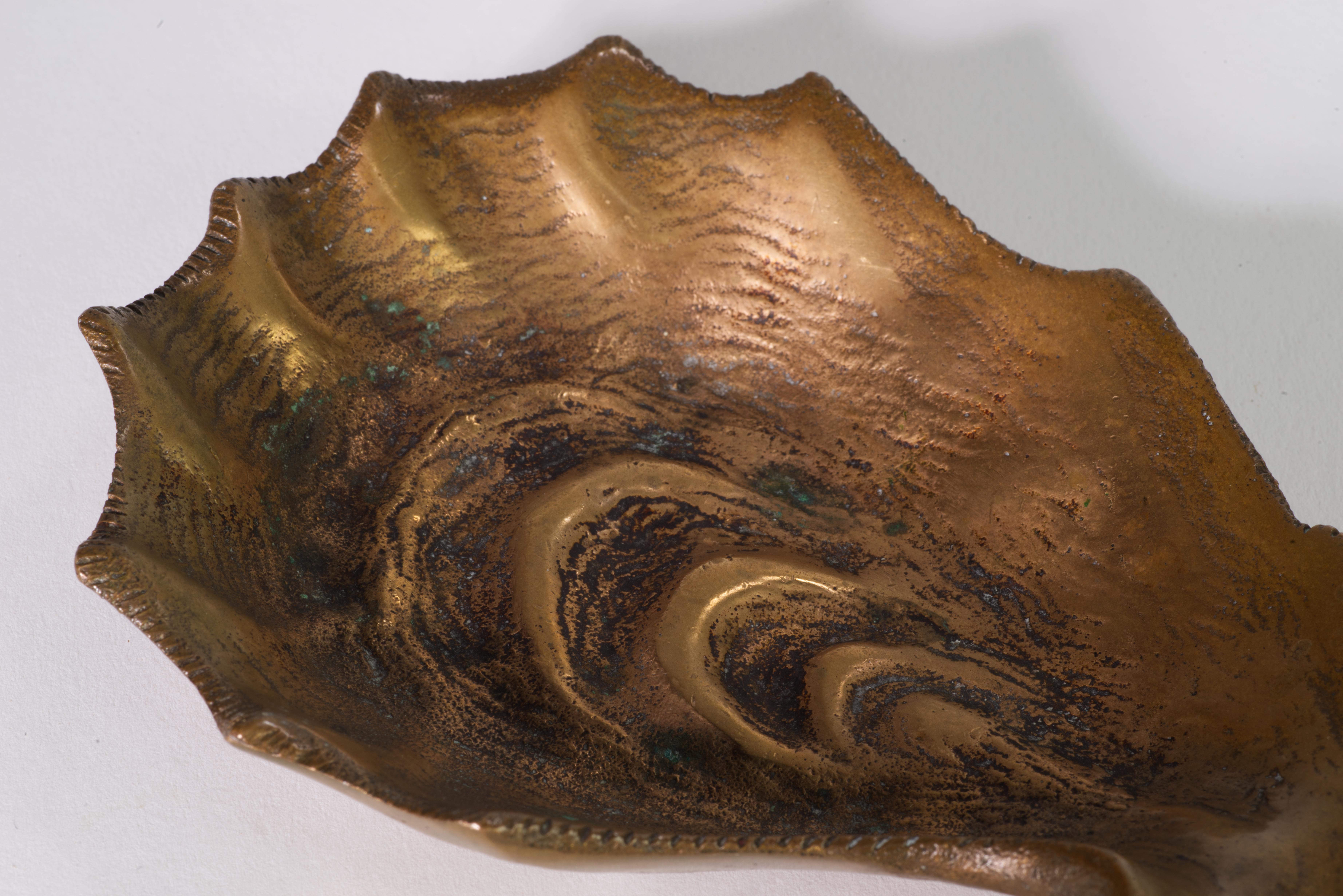 Ciotola in bronzo di Robert Graham, firmata in vendita 4