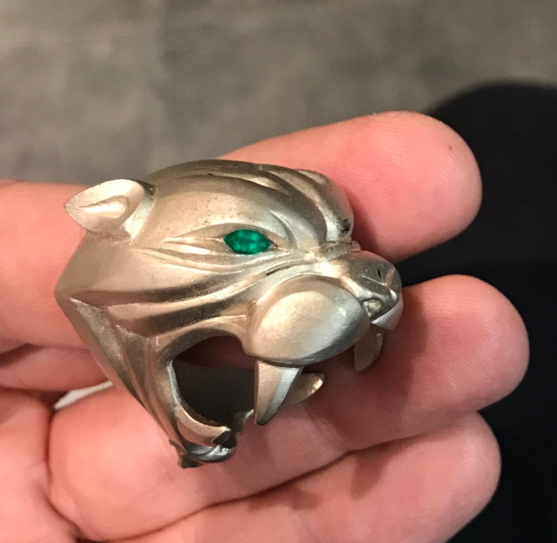 Im Angebot: Panther-Ring mit Diamantpavé () 4