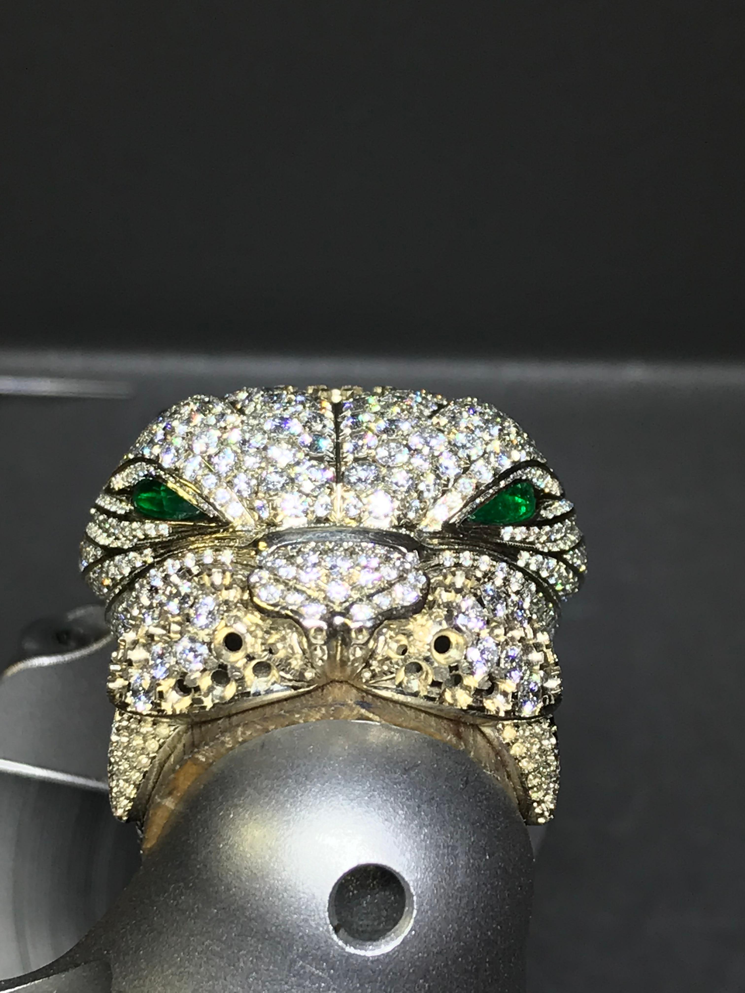 Im Angebot: Panther-Ring mit Diamantpavé () 7