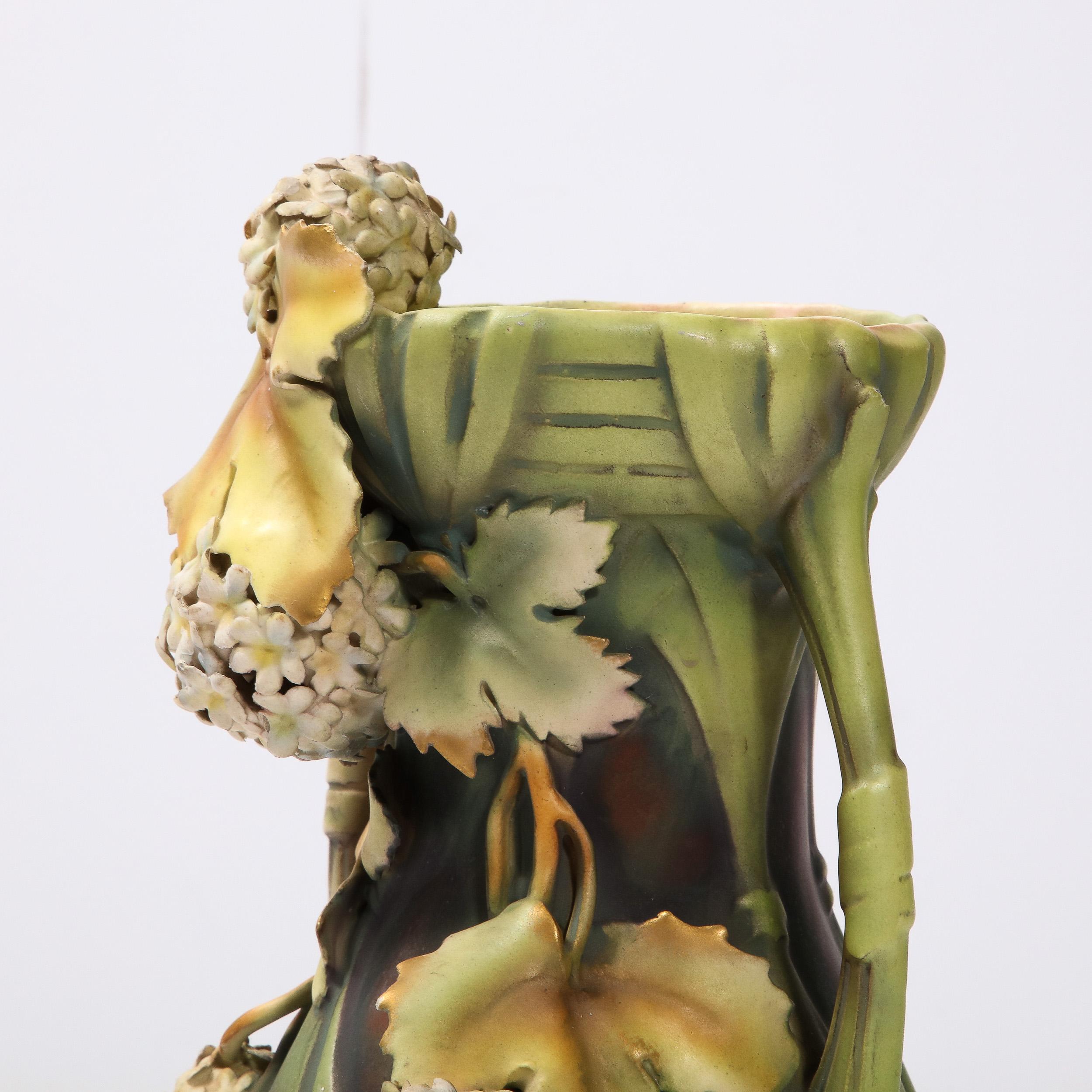 Début du 20ème siècle Robert Hanke - Vase ancien en porcelaine Art Nouveau à double poignée à motif Hydrangea en vente