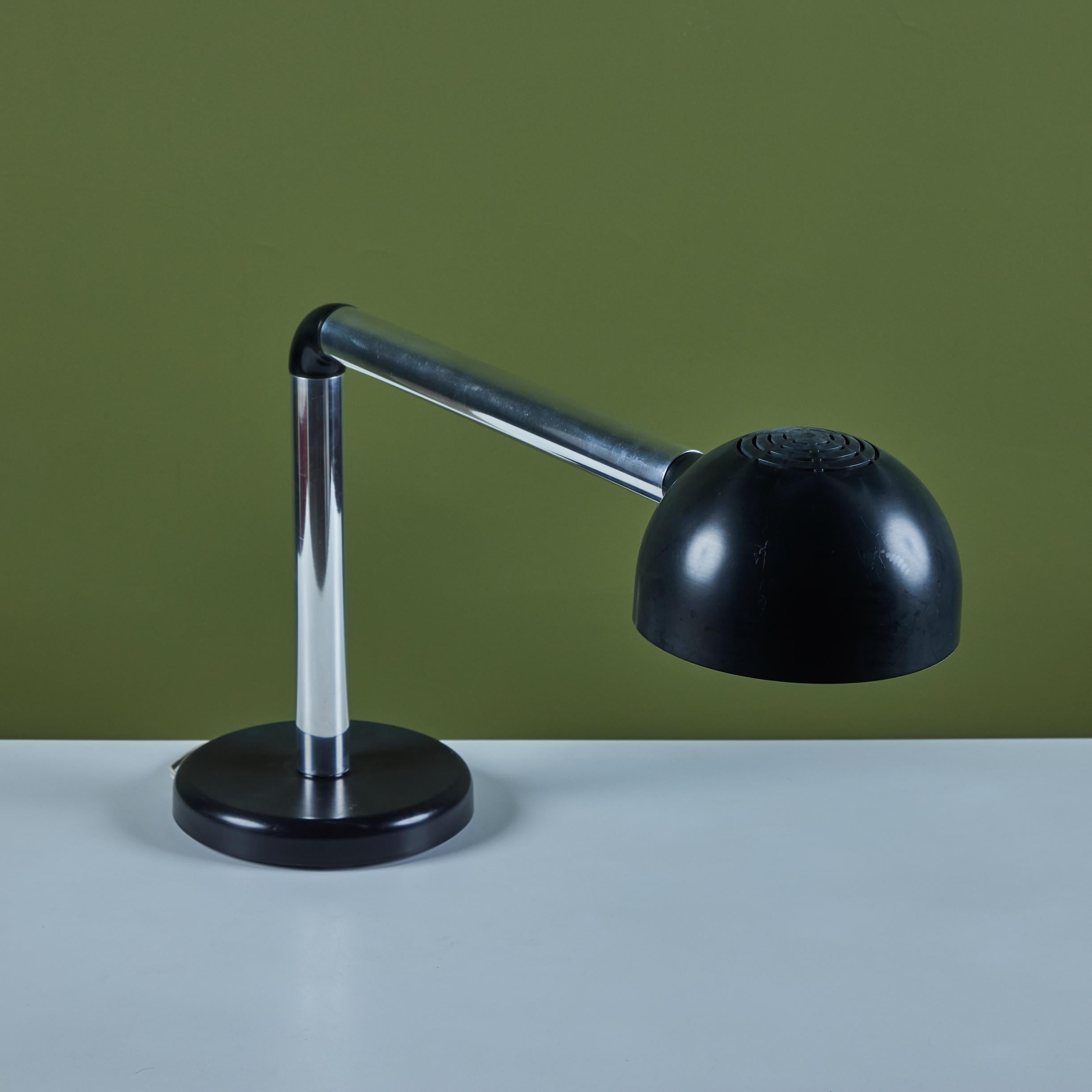 Metà XX secolo Lampada da tavolo Robert Haussmann & Haussmann per Swiss Lamps International in vendita