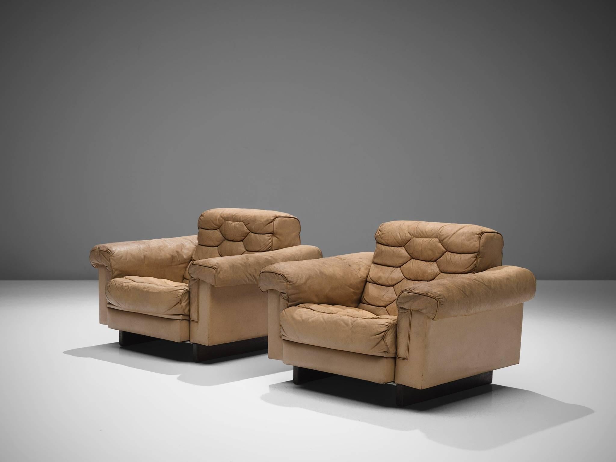 Robert Haussmann for De Sede, DS-P armchairs, cognac leather, 1960s.

This set of club chairs is designed by Robert Haussmann for De Sede. The set consists of two armchairs and an ottoman. The pieces define themselves by diamond, honeycomb shaped